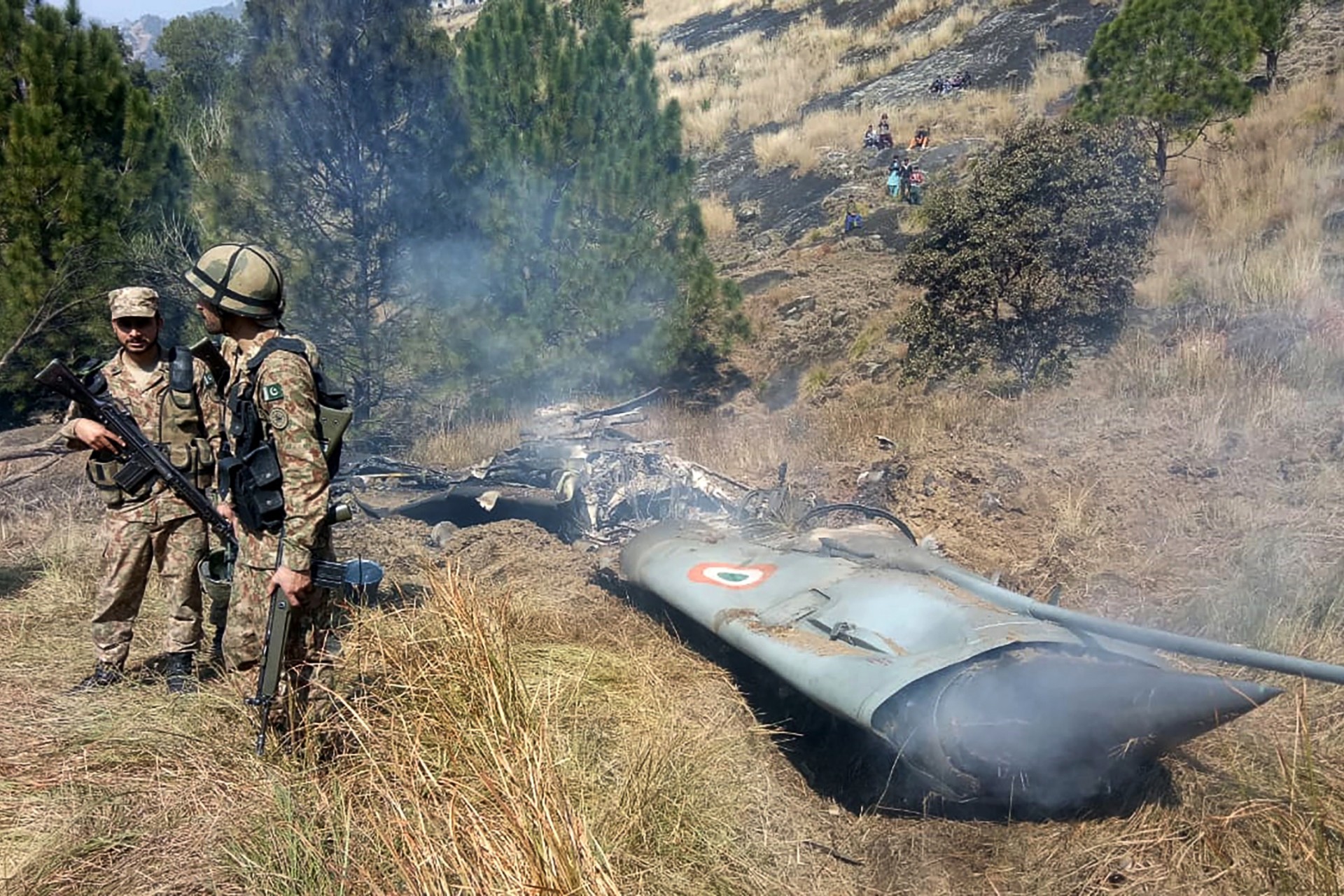 Los restos del Mig-21 derribado sobre Pakistán (Foto de STR / AFP)