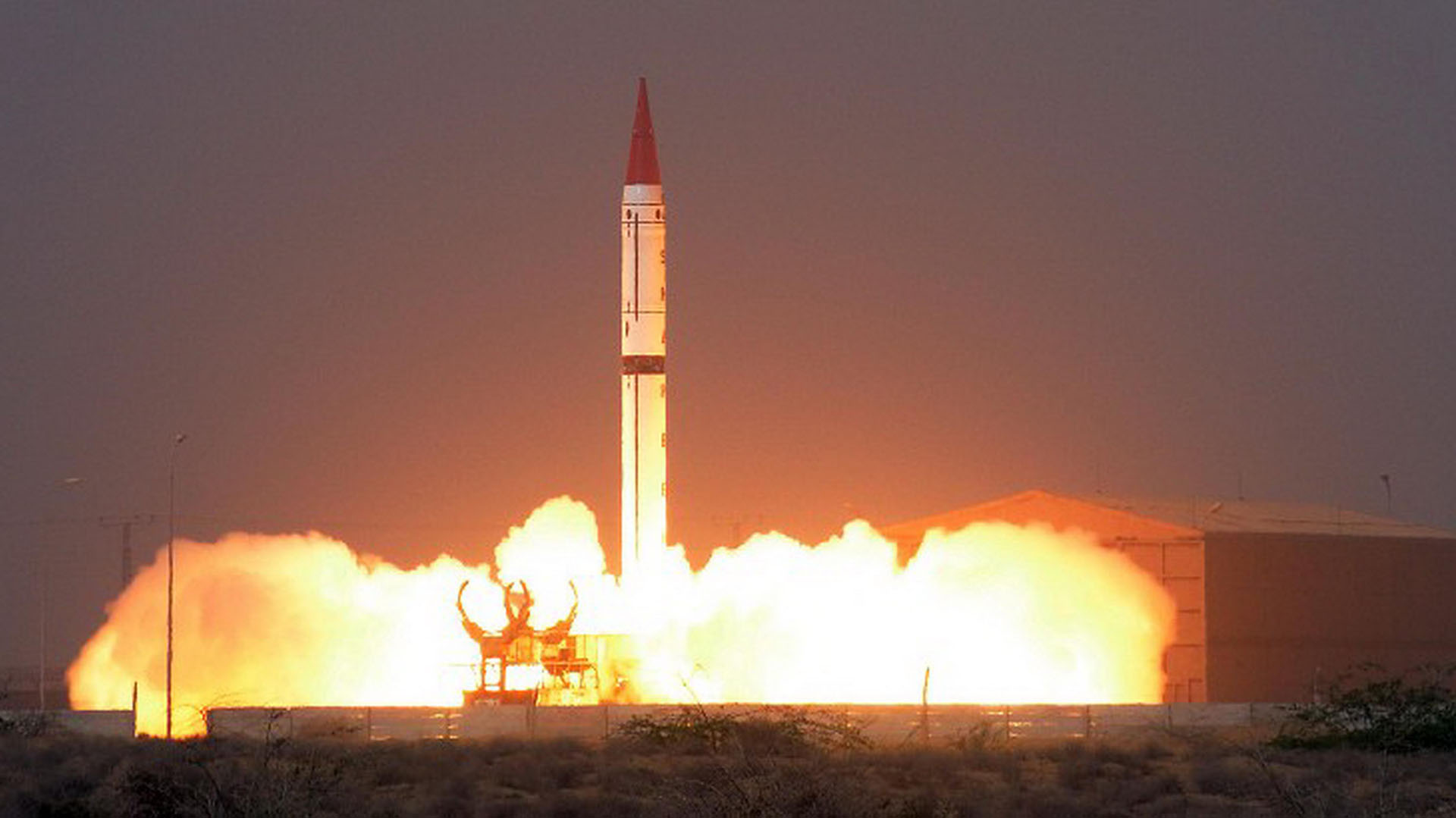 El lanzamiento de un misil Shaheen III (AFP)