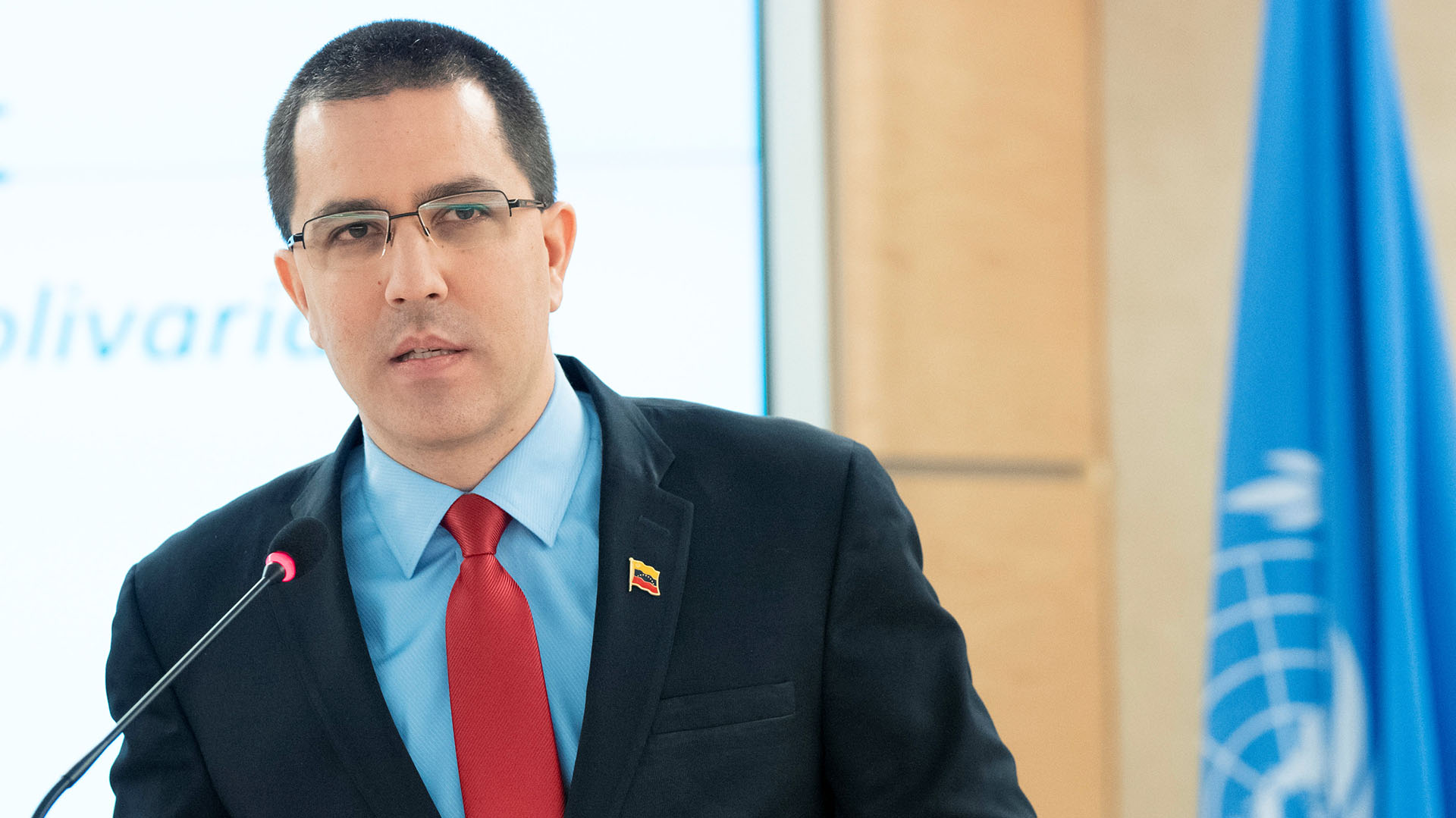 Arreaza tomóp la palabra ante un auditorio muy reducido