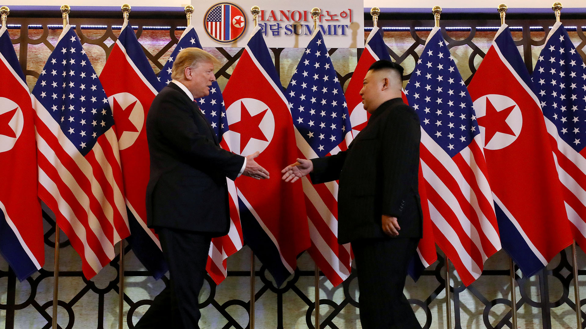 El presidente de Estados Unidos Donald Trump junto a Kim, en febrero en Vietnam (Reuters)