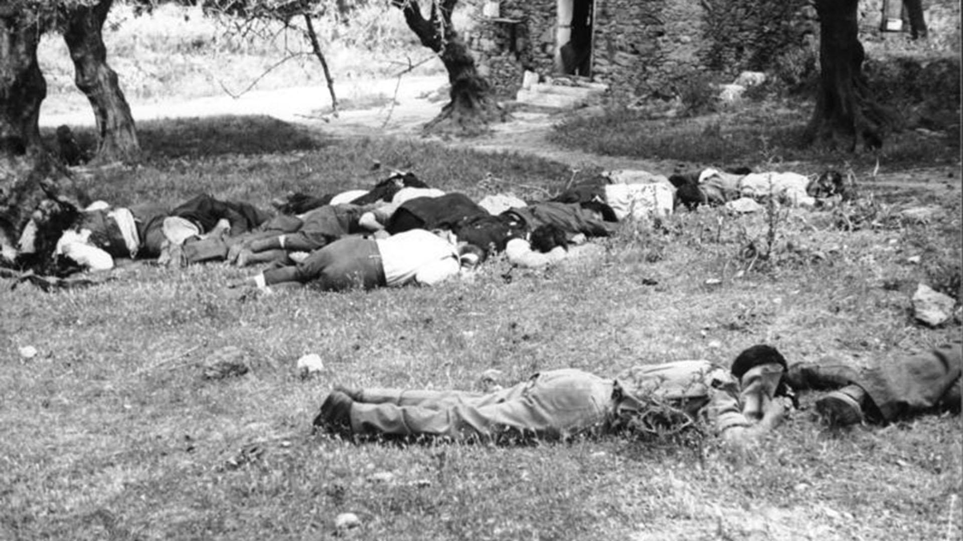 Cretenses fusilados durante las ejecuciones de los paracaidistas nazis en la isla de Creta.