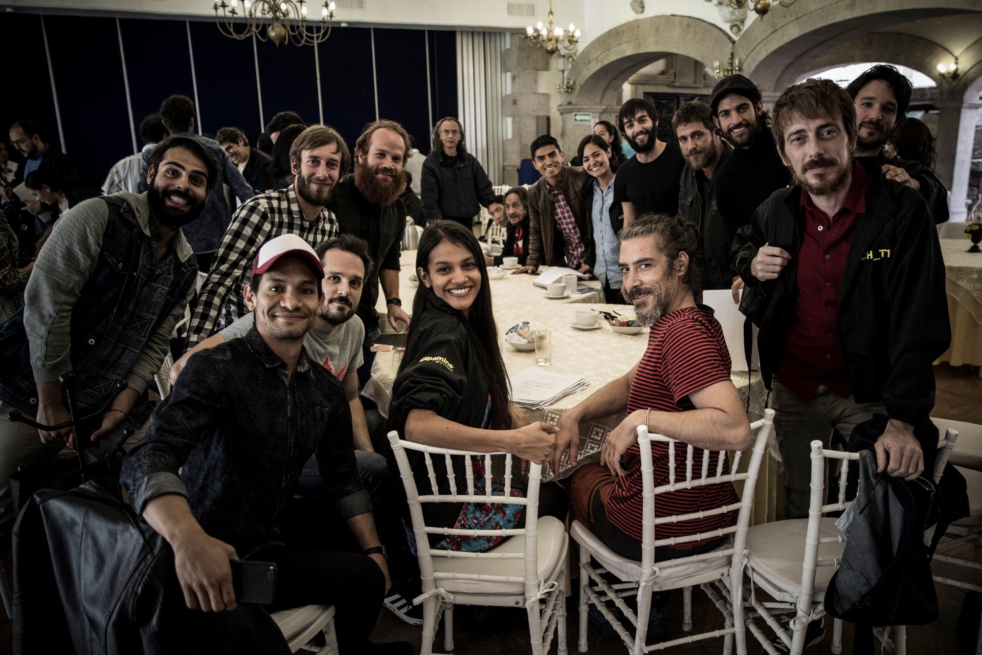 El actor catalán Óscar Jaenada (sentado a la derecha) junto al resto del elenco de la serie “Hernán”, en Ciudad de México (México). 26/02/2019