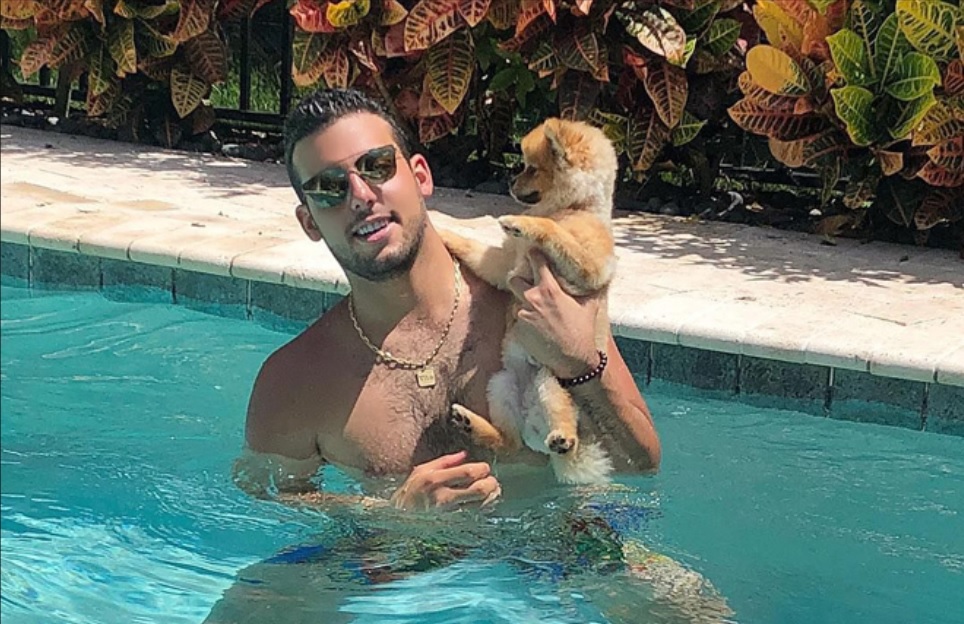 Emanuel Andrade ha sido criticado por exhibir su opulencia en Instagram mientras el pueblo venezolano padece hambre Foto: Instagram
