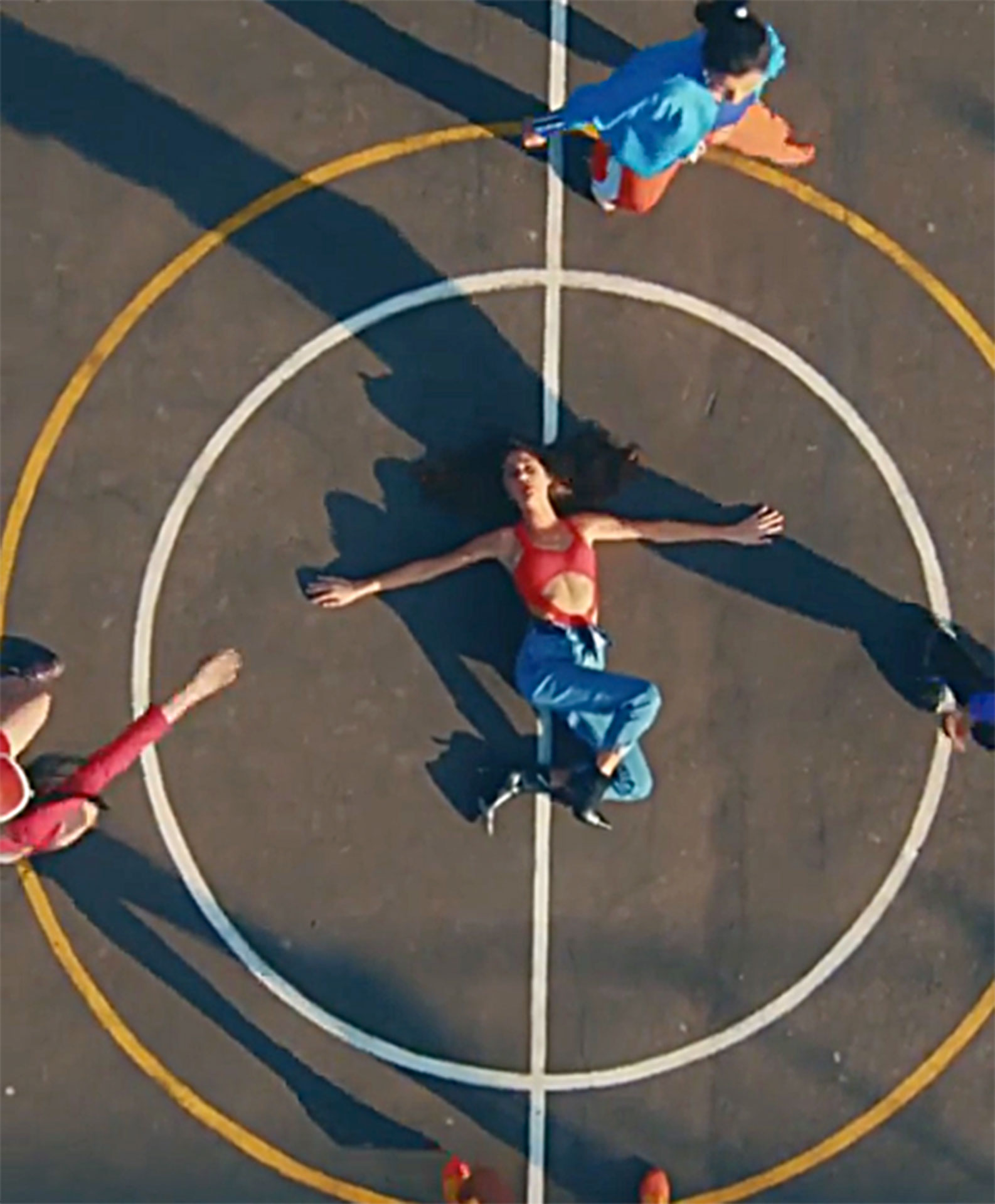 Tini en una de las escenas del clip “Wild”, que grabó con el reconocido Dj Jonas Blue.