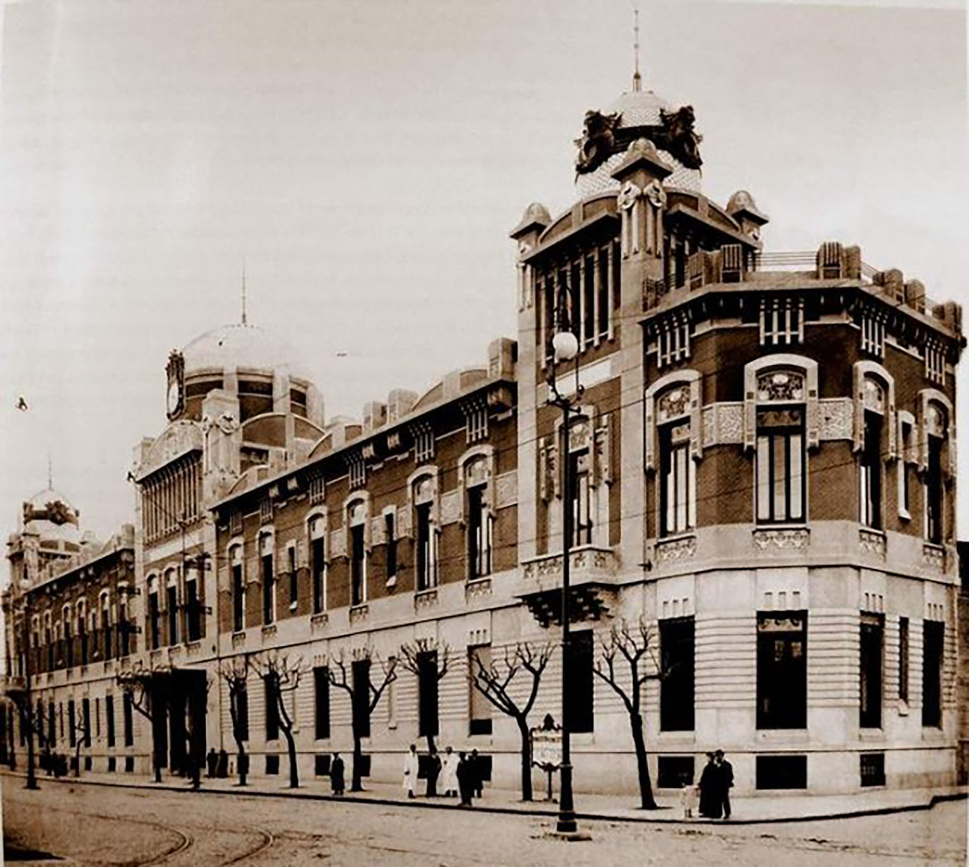 Significó la primera y más importante obra de Julián Jaime García Núñez, el arquitecto predilecto de la colectividad española en Argentina y el mayor exponente del modernismo catalán en Buenos Aires