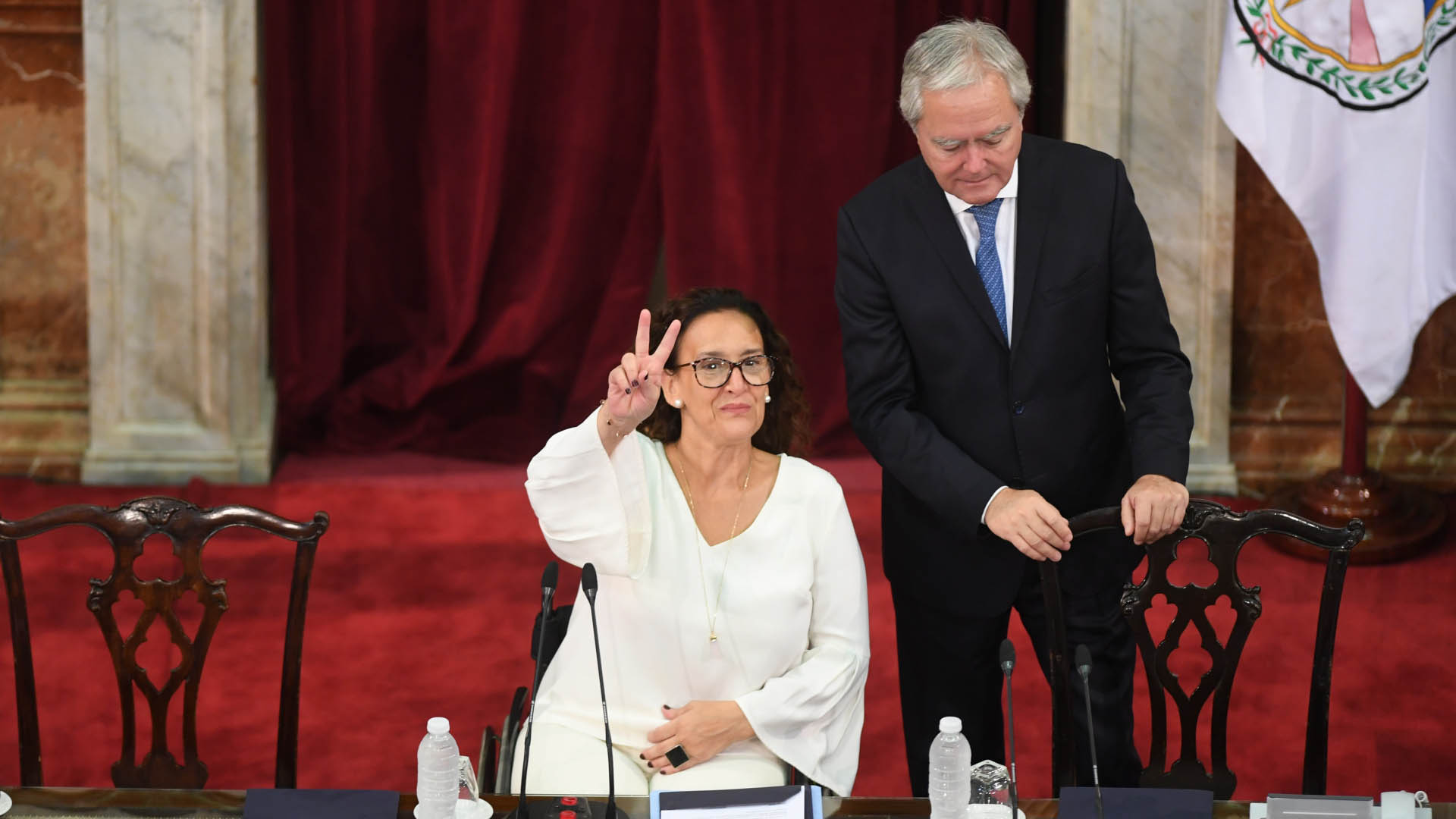 ¿Michetti peronista? La vicepresidente fue fotografiada mientras hacía una seña similar a la V de la Victoria