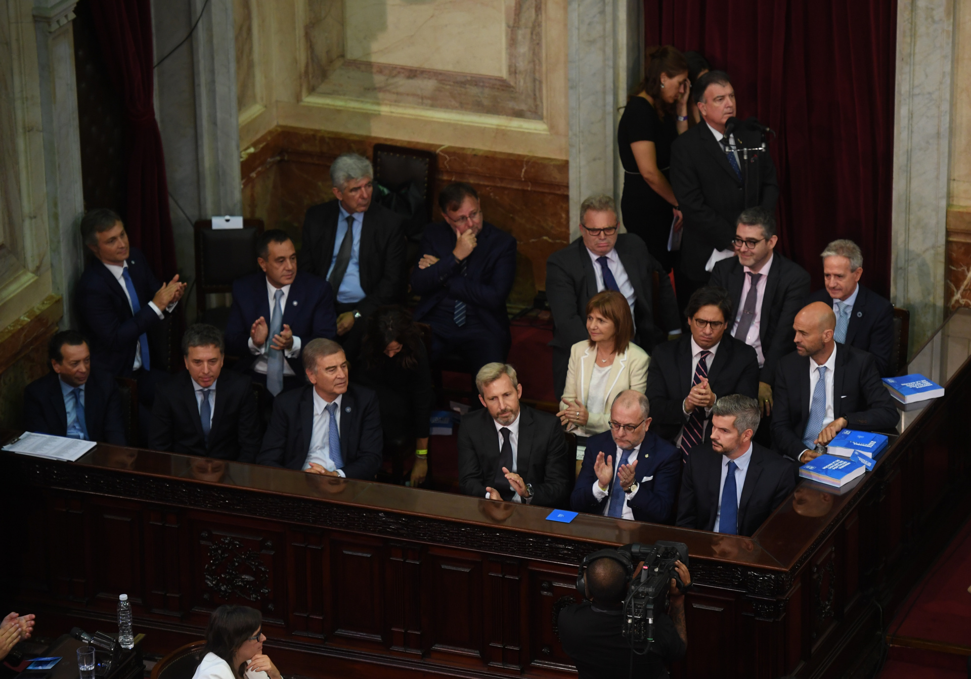 El gabinete de ministros siguió la Asamblea Legislativa desde el recinto