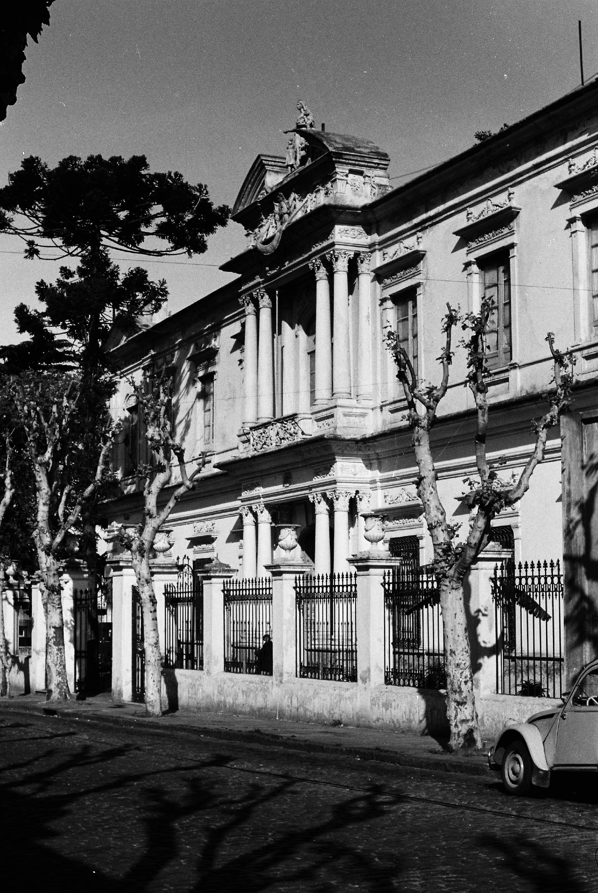 El Asilo de Huérfanos nació en 1871 para hospedar a los niños cuyos madres habían muerto por la epidemia de fiebre amarilla. Pronto se convirtió en un instituto de formación financiado por el Estado