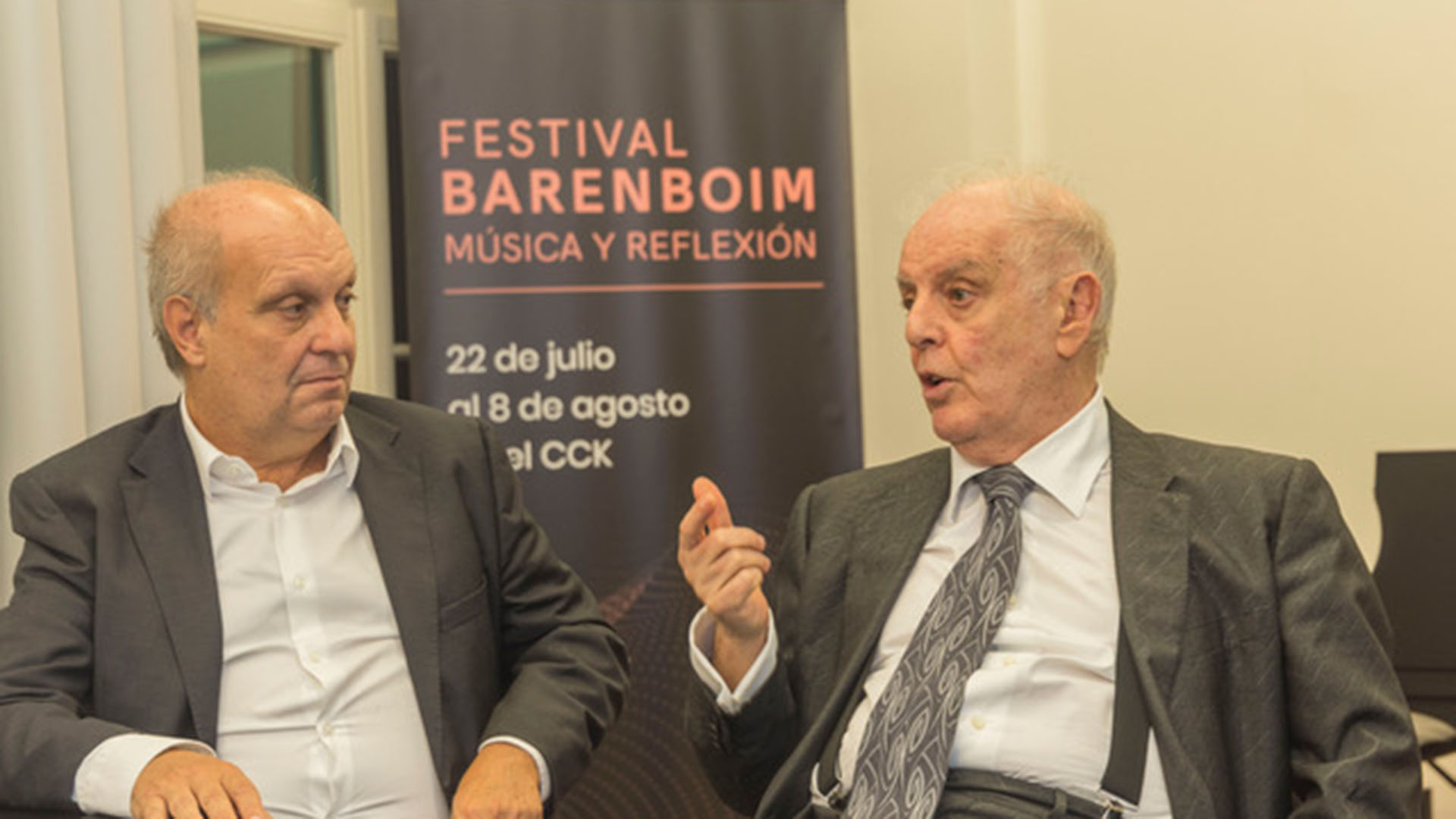 “El sentido es reflejar los grandes debates de nuestro tiempo en el marco de un maravilloso programa musical especialmente elegido por el maestro Barenboim para esta edición del Festival”, dijo el secretario de Medios Lombardi.