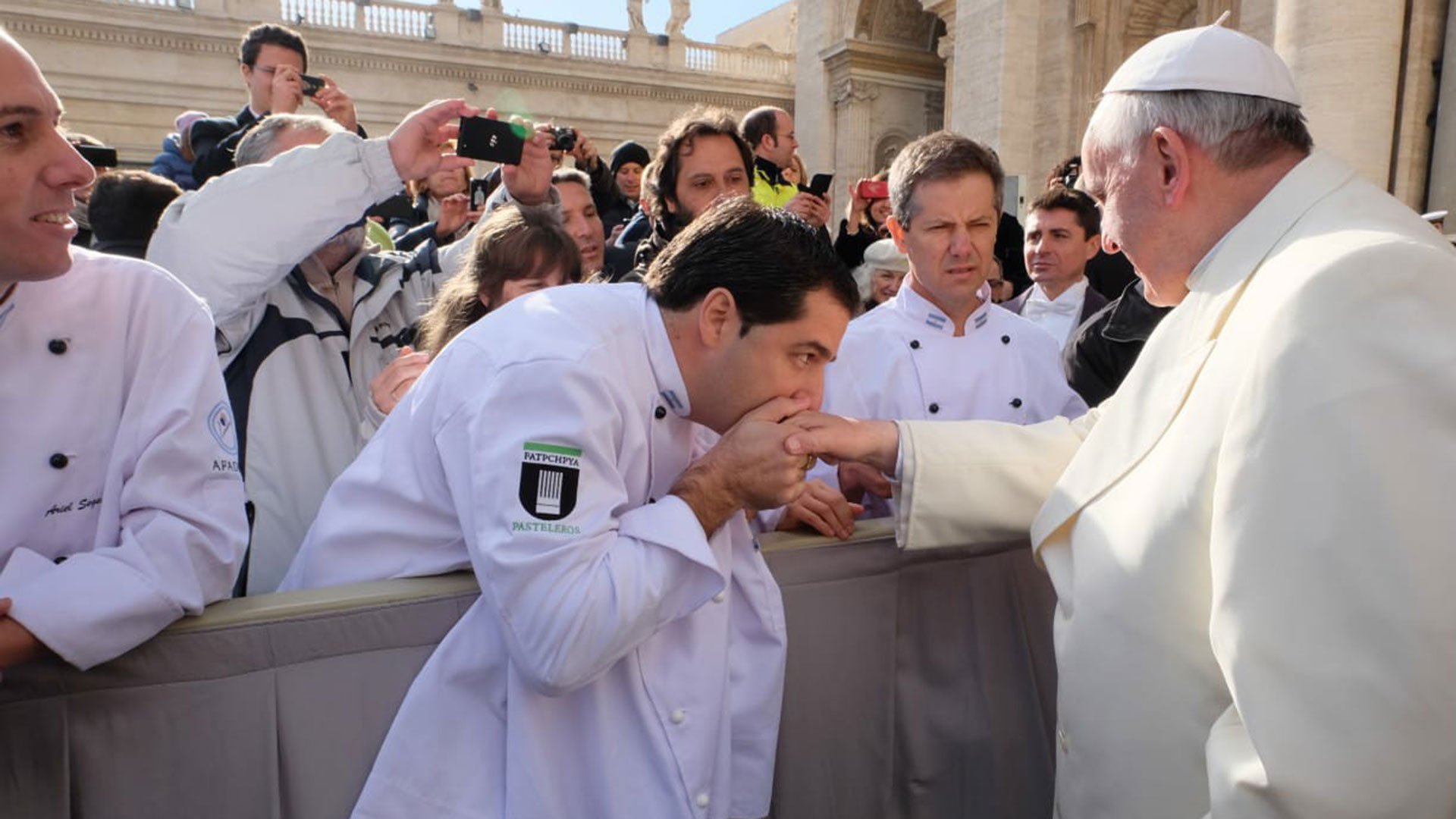 Maximiliano Maccarrone es el maestro heladero que le llevó helado al papa Francisco en 2014