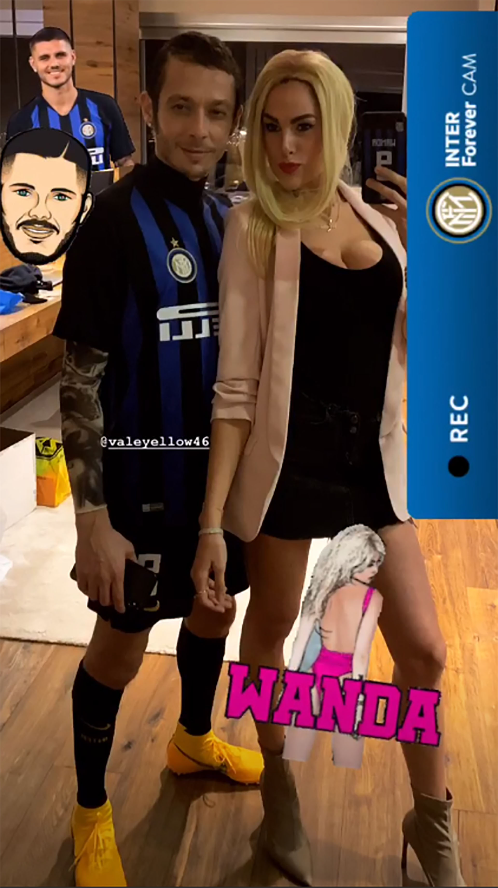 El disfraz de Valentino Rossi y su novia (@francescasofianovello)