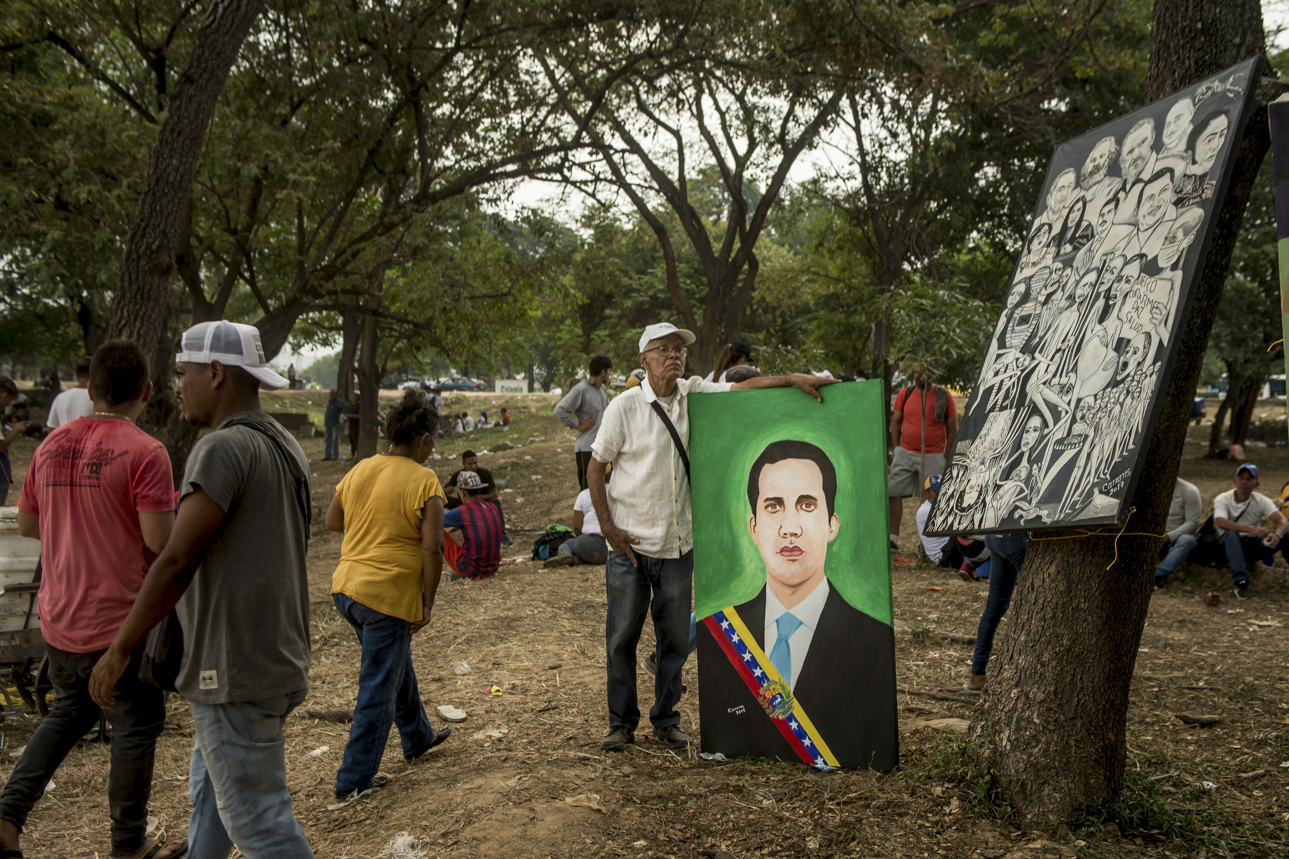 Una pintura de Juan Guaidó en el lado colombiano del puente fronterizo que conecta con Venezuela (Meridith Kohut/The New York Times)