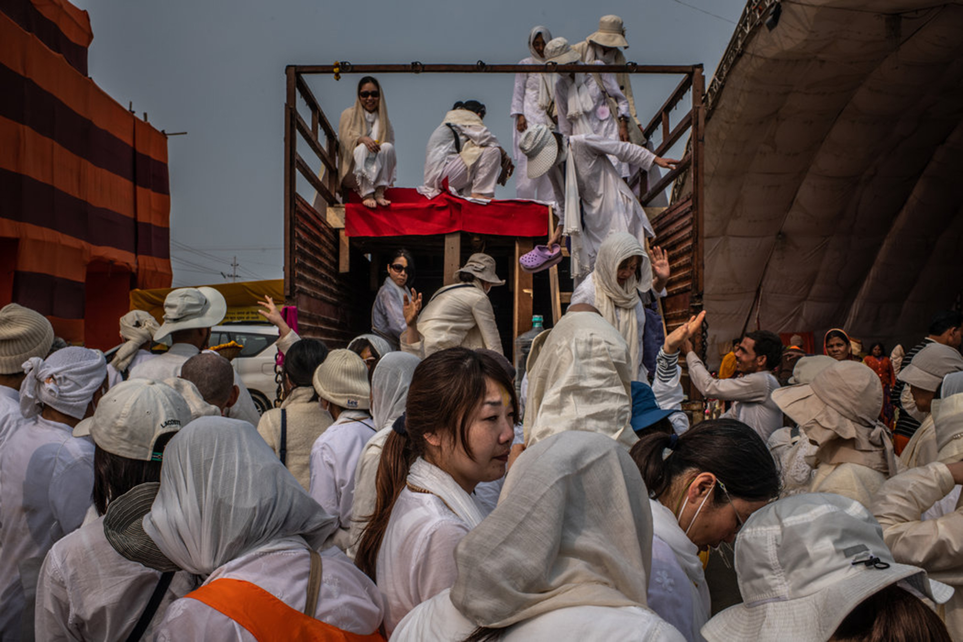 El gobierno indio promocionó el festival en el extranjero, por lo que en la edición de este año asistieron muchos visitantes japoneses y de otros países. (The New York Times)