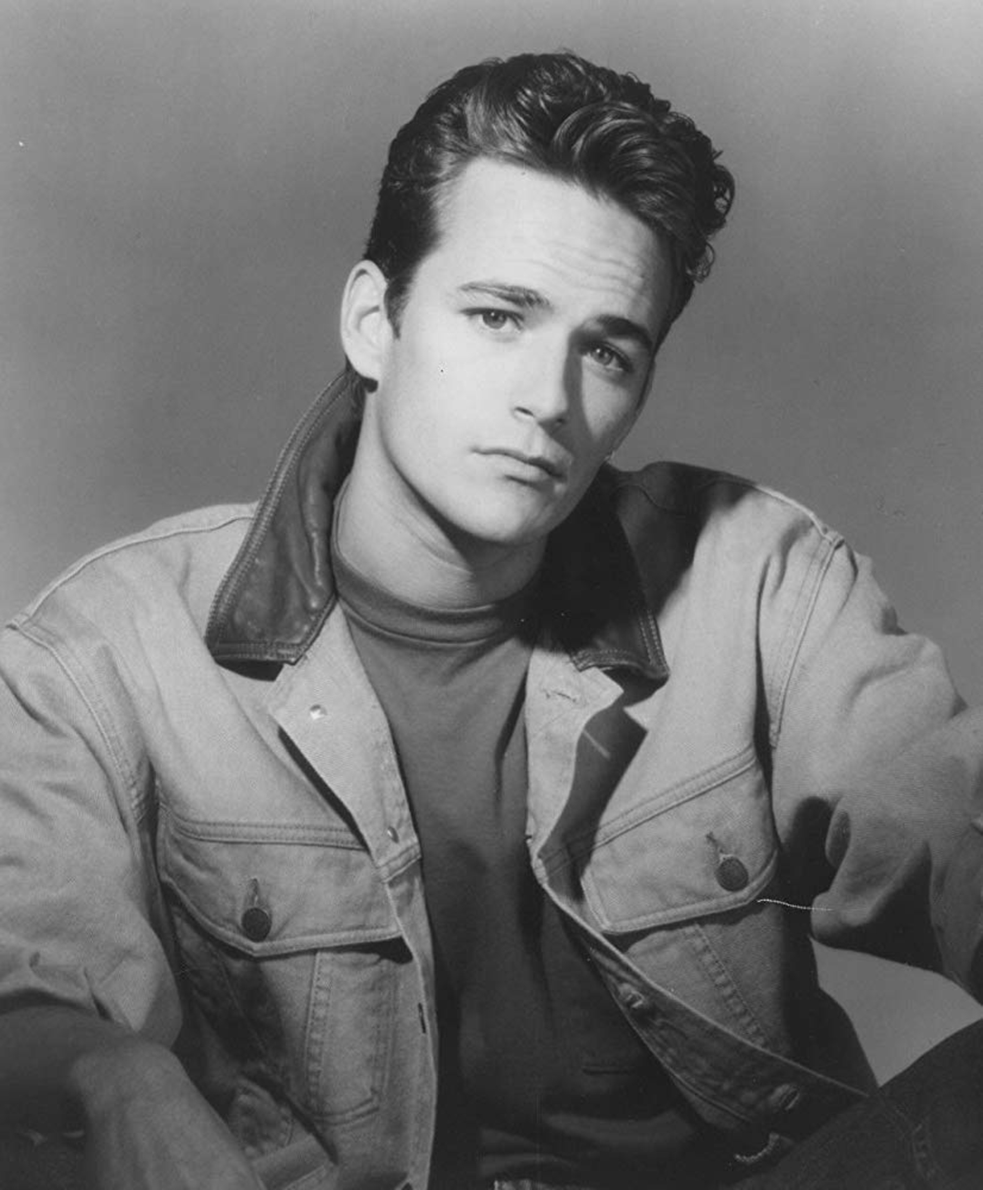 Este sujeto que portaba un sombrero, lentes y una barba crecida era Luke Perry (Foto: Archivo)