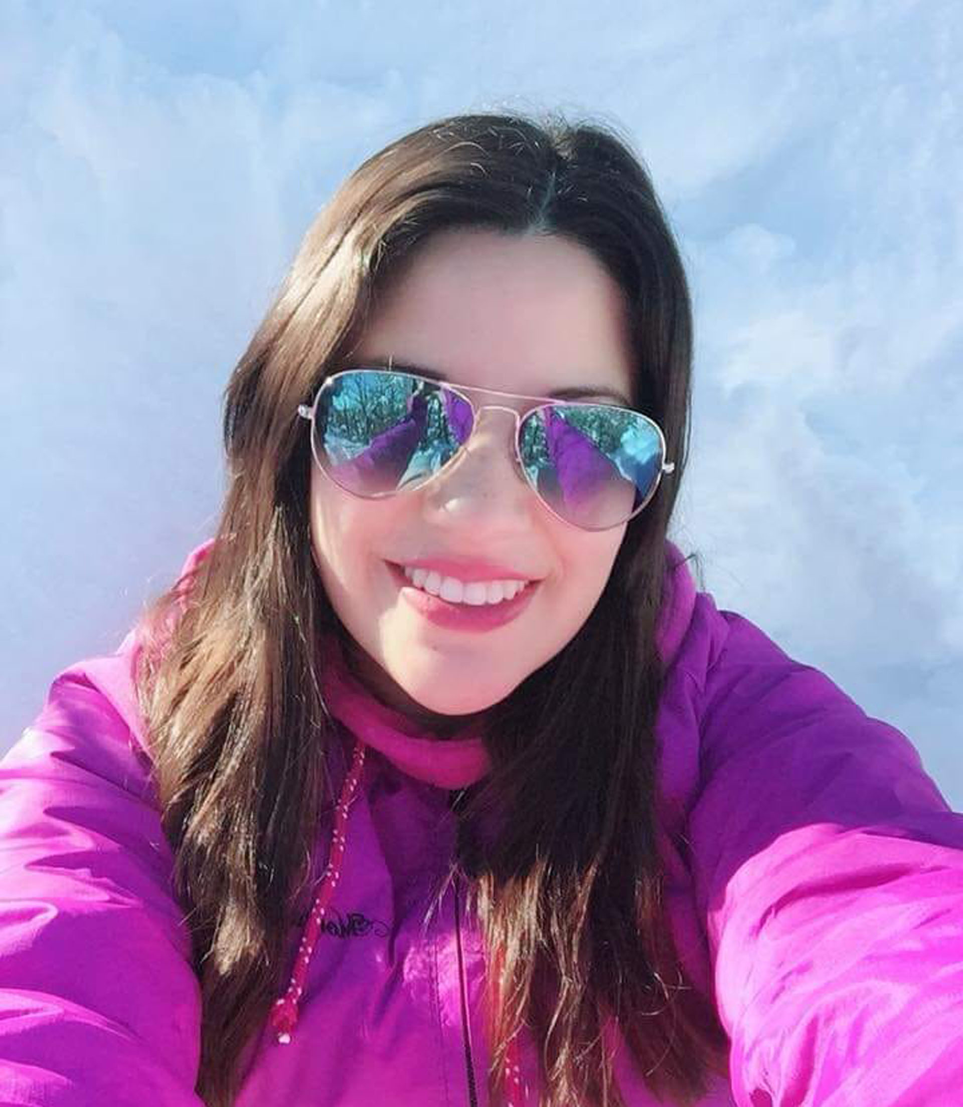 La joven recibió dos tiros en la cabeza
