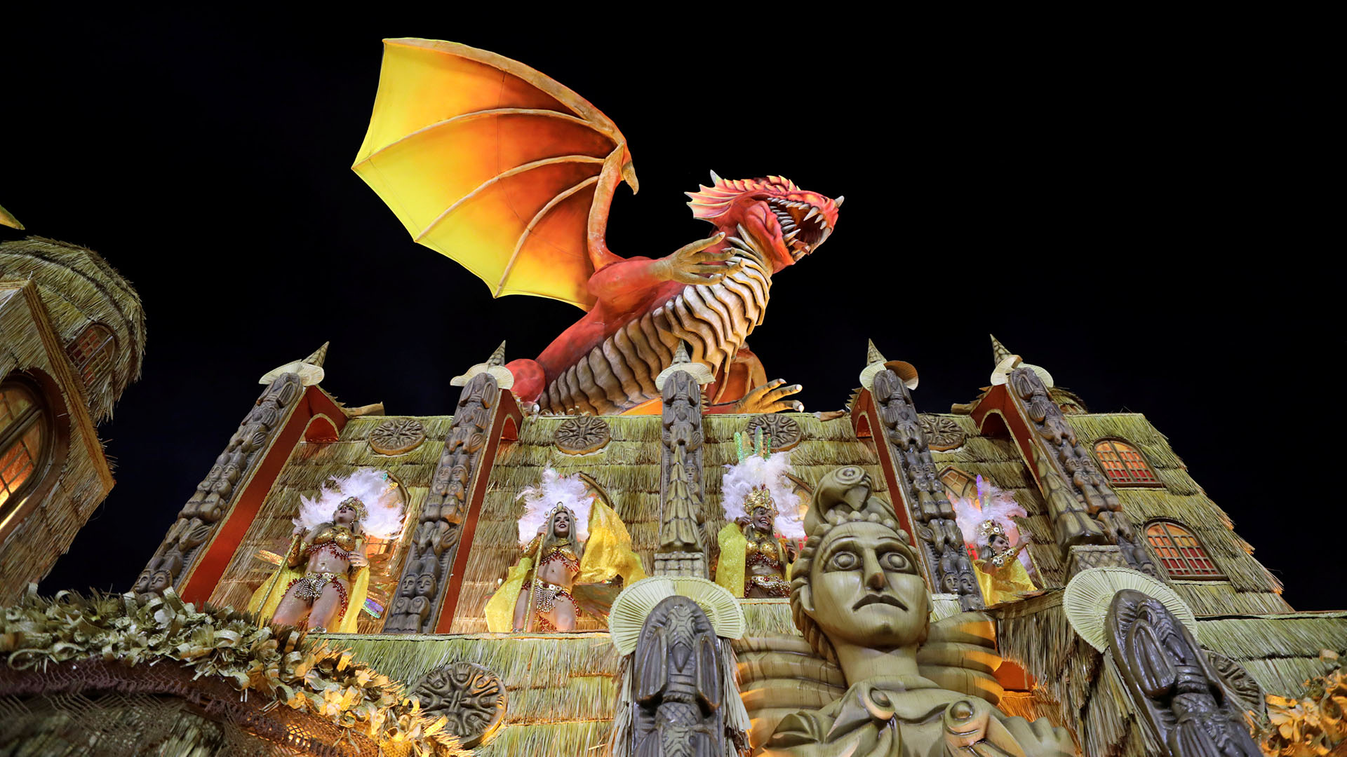Un dragón en la carroza de Uniao da Ilha ( REUTERS/Sergio Moraes)