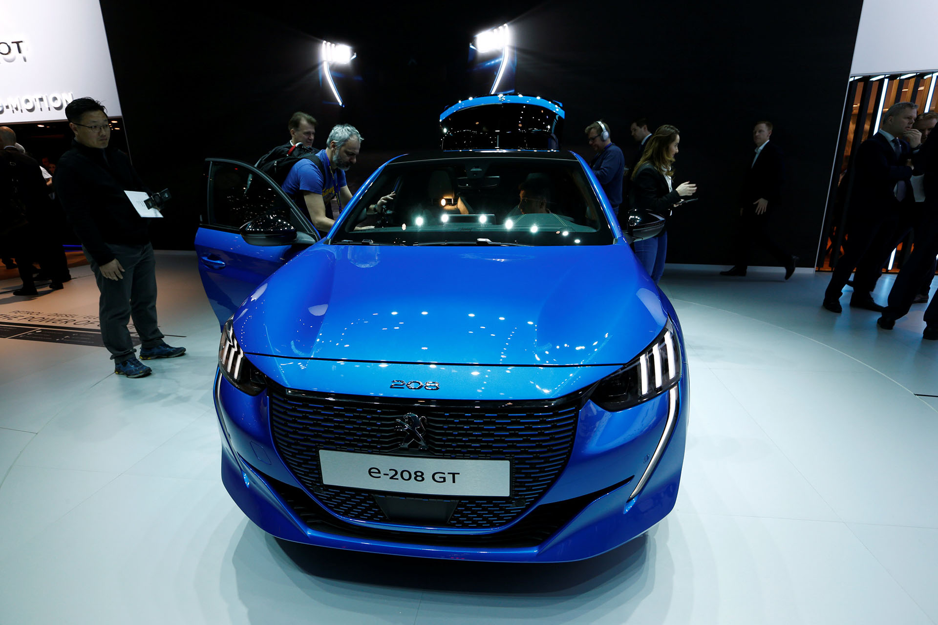 El nuevo Peugeot e-208 GT es un auto eléctrico de acabado deportivo qye cuenta con 340 kilómetros de autonomía