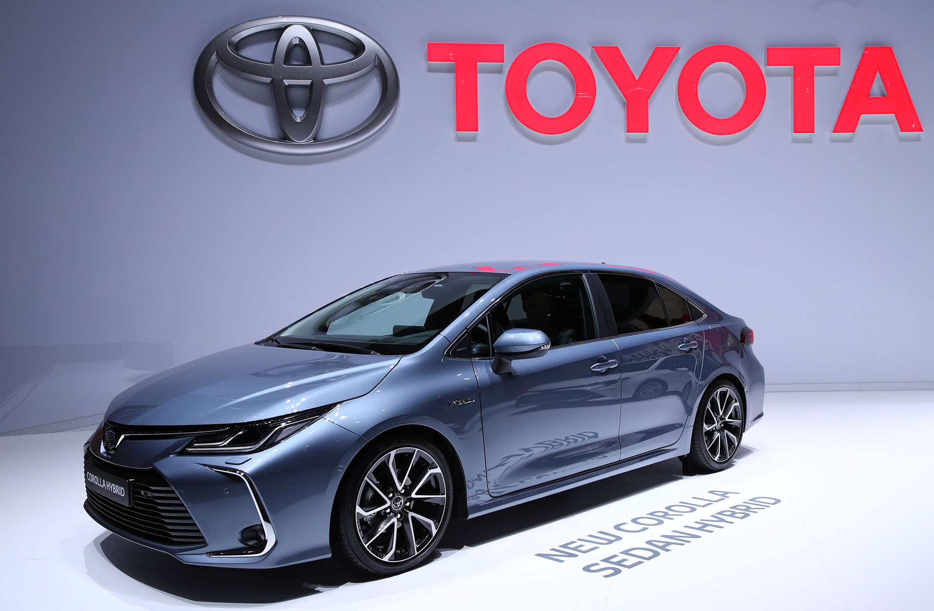 Pionero en la producción de automóviles híbridos, el Toyota Corolla Sedan Hybrid promete más potencia y dinamismo con menos consumo y emisiones