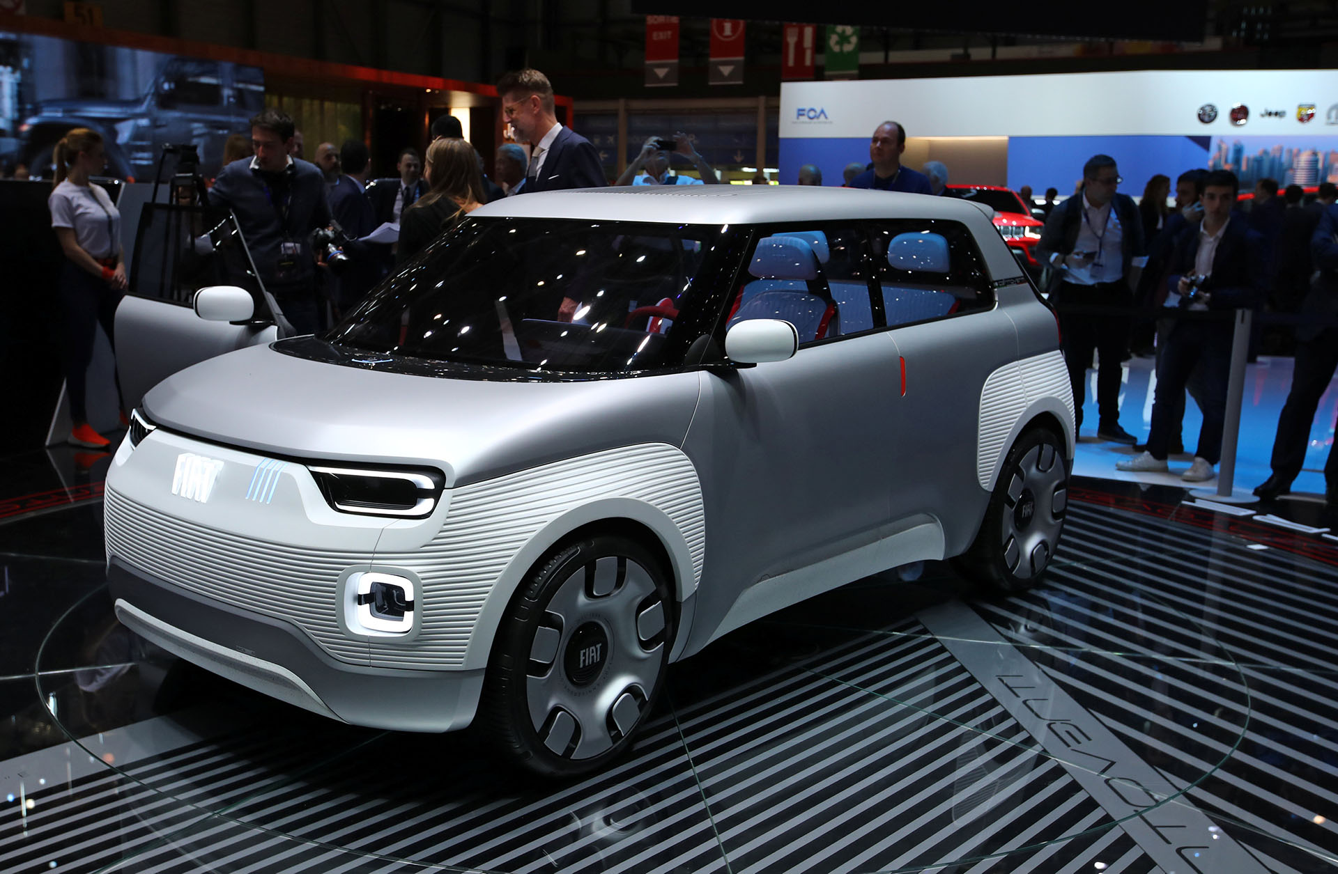 El Fiat Centoventi es un concept-car eléctrico que, a 120 años de la fundación de la automotriz italiana, adelanta lo que podría ser su nueva generación de automóviles