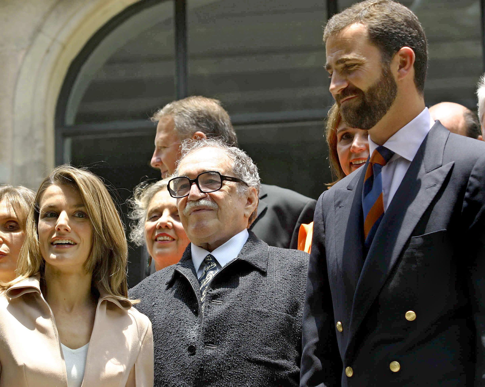 El primer compromiso oficial de los recién casados los encontró junto al escritor colombiano Gabriel García Márquez en el Congreso Hispánico de Monterrey, en México.