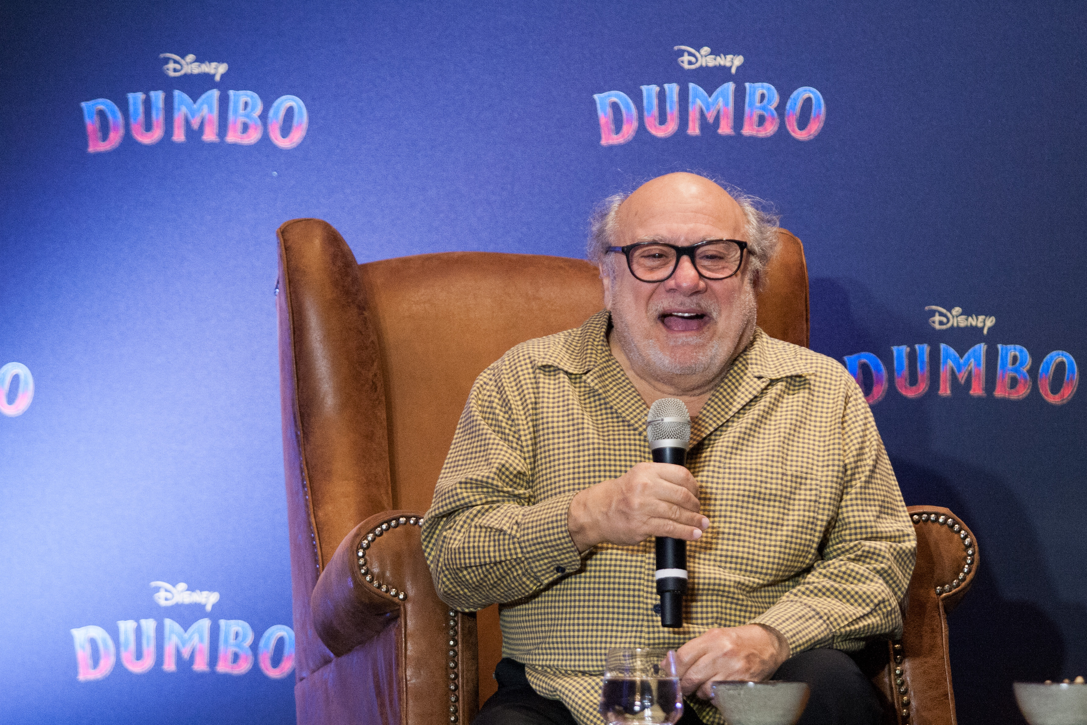 DeVito sufrió una caída en el escenario, que no impidió el buen humor de quien interpreta a Medici en el filme (Foto: GALO CAÑAS /CUARTOSCURO.COM)