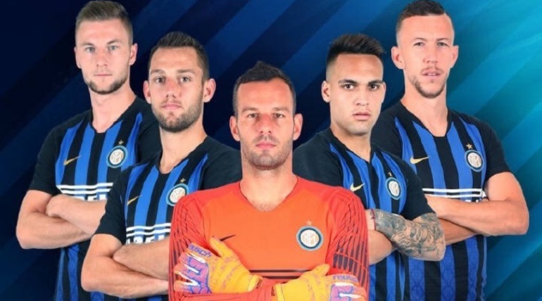 El Inter omitió colocar a Mauro Icardi en el acuerdo comercial con una empresa china. En la imagen aparecen Milan Škriniar, Stefan de Vrij, Samir Handanovic, Lautaro Martinez e Ivan Perisic.