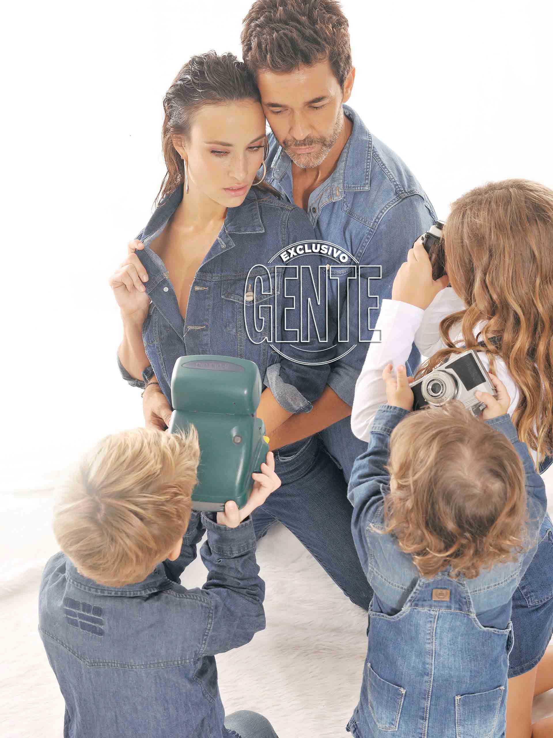 “Aunque en esta fotos estemos los cinco, nuestra familia se completa con Juli (Giambroni, su ex) y su pareja Mati (Di Chiara)”