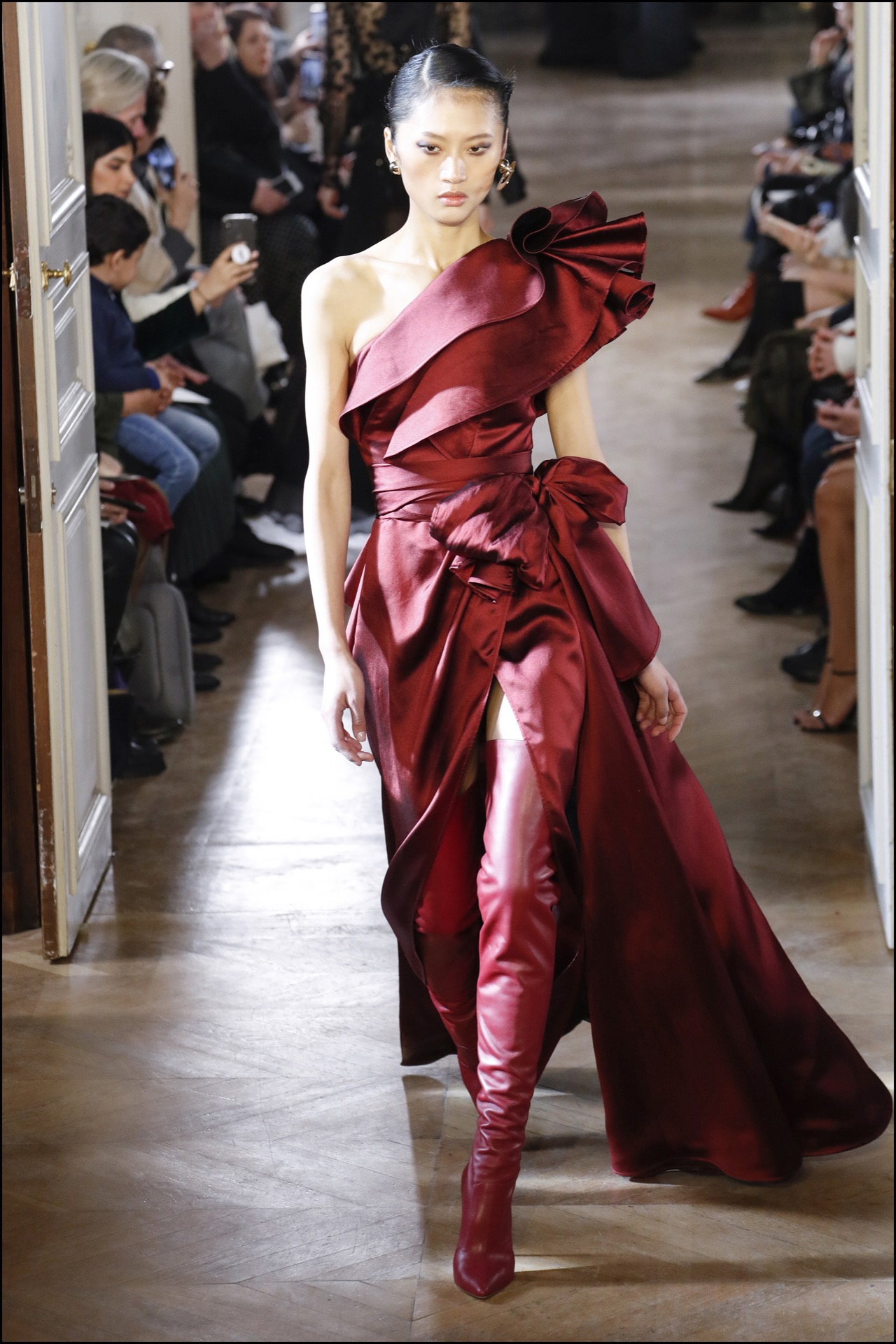 Elegante, sensual y muy femenina, la apuesta de Elie Saab.