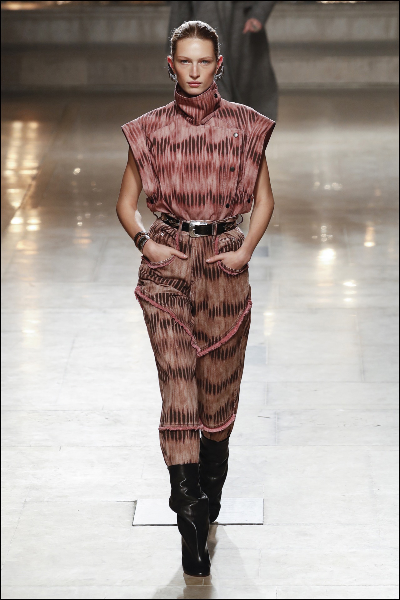 Las botas altas también presentes en la colección de Isabel Marant.