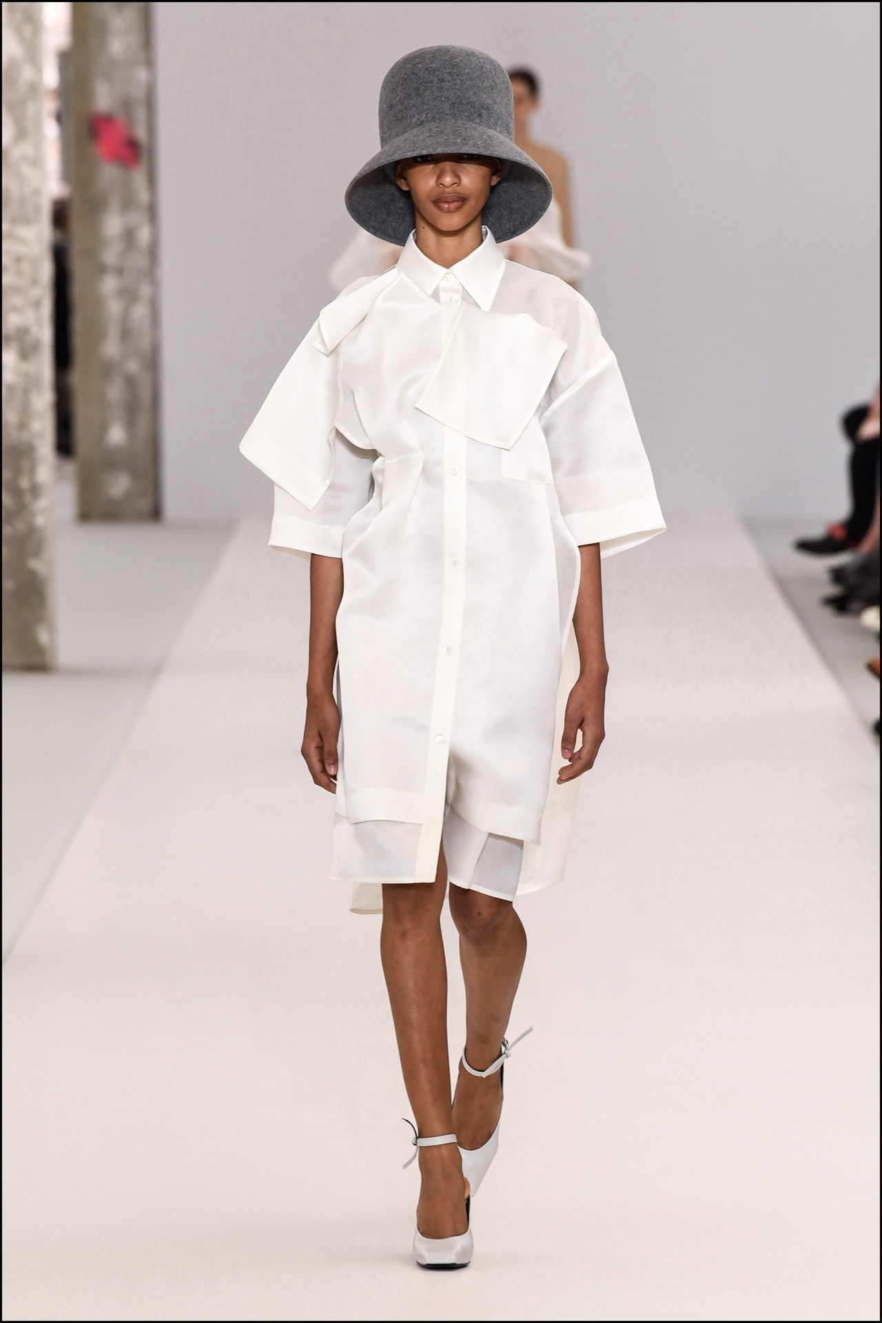 Un total look blanco en la colección de Nina Ricci.