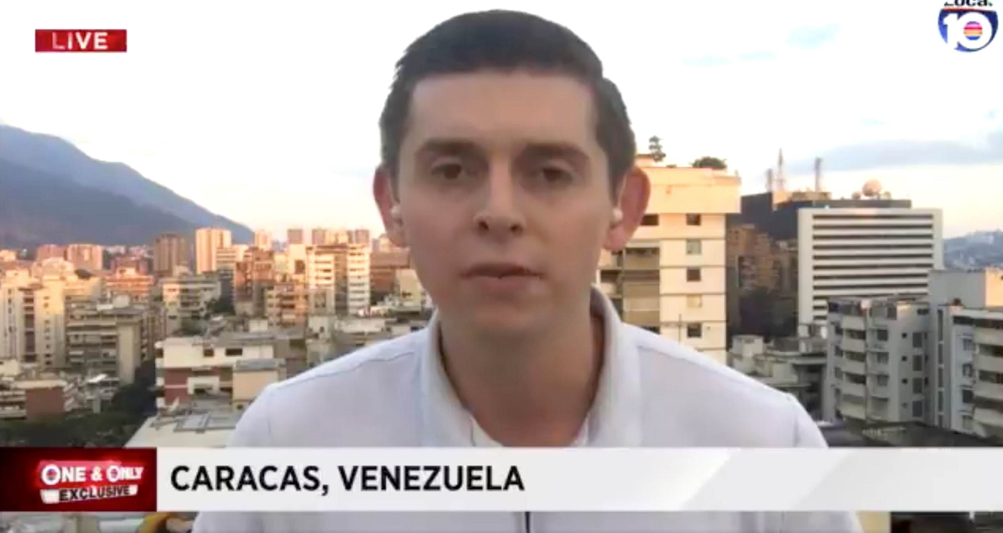 El periodista norteamericano Cody Weddle reportando desde Caracas, Venezuela (WPLG LOCAL 10/via REUTERS)