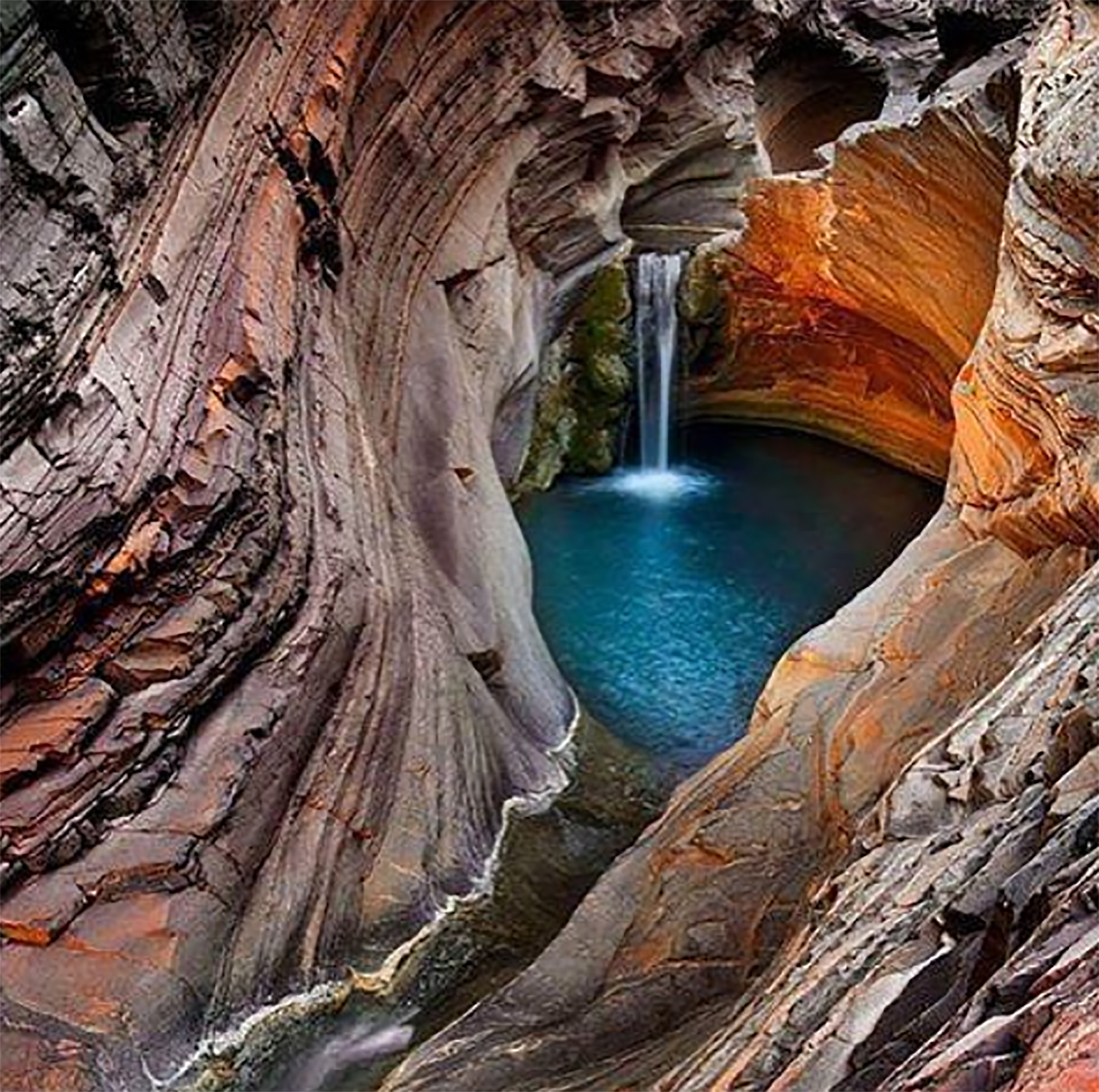 El parque nacional de Karjini tiene increíbles cataratas y cuevas naturales (@earth_world_pic)