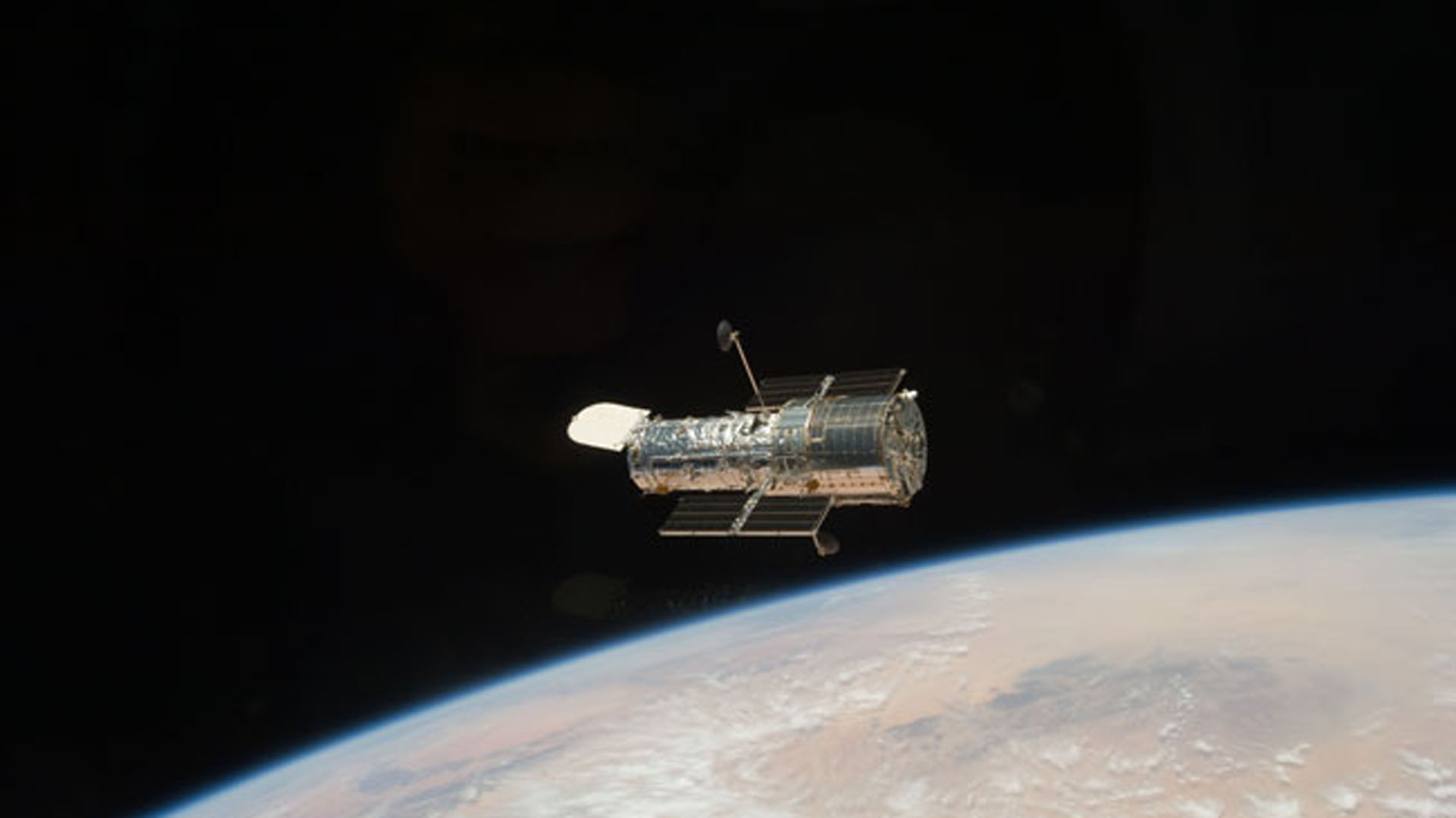 La NASA decidió no seguir inviertiendo en reparaciones al Hubble y construir un telescopio más potente a lanzarse en 2020. Es el James Webb