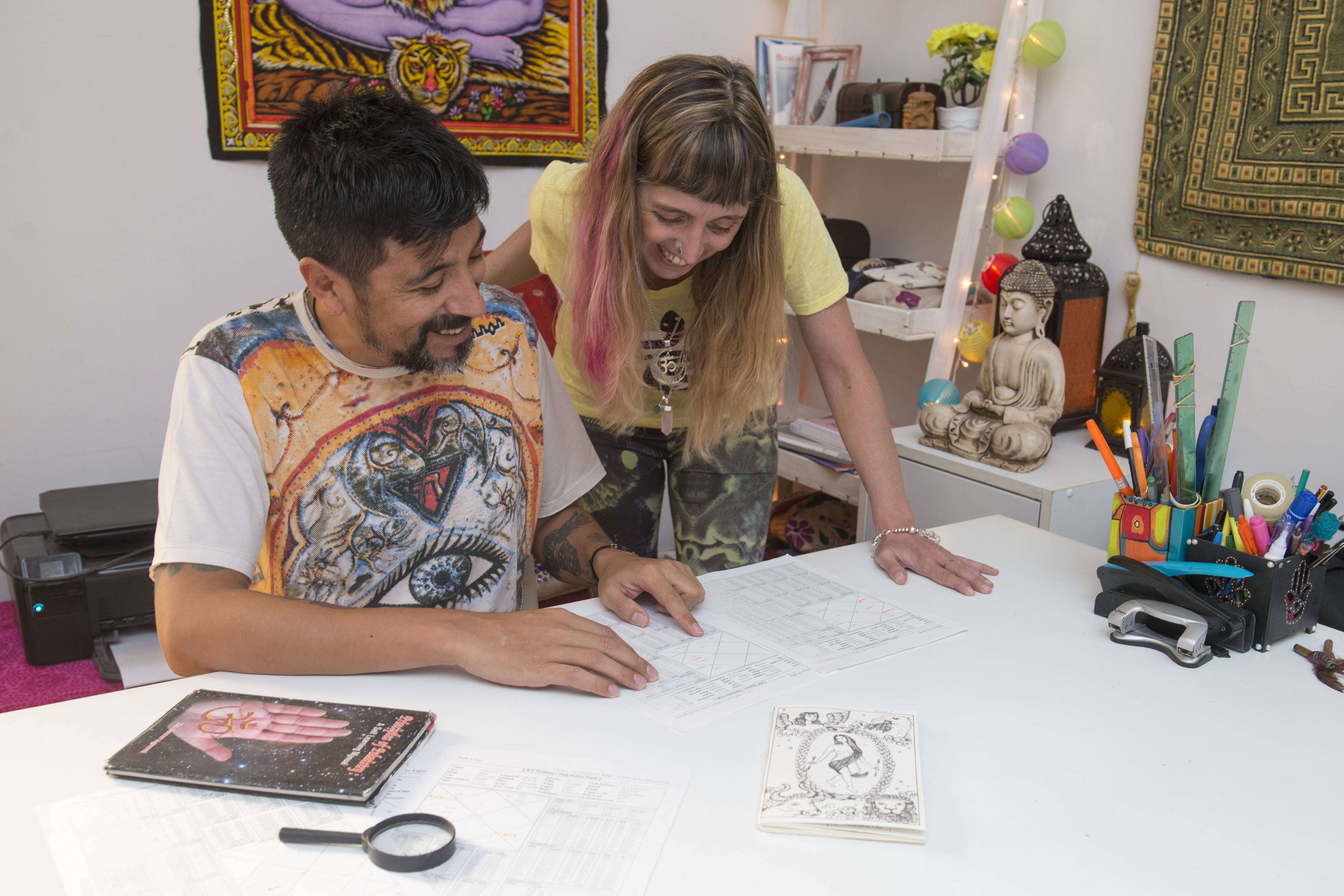 Karina Beck y Gastón Veloso son pioneros de la lectura y enseñanza de estos estudios en Argentina.