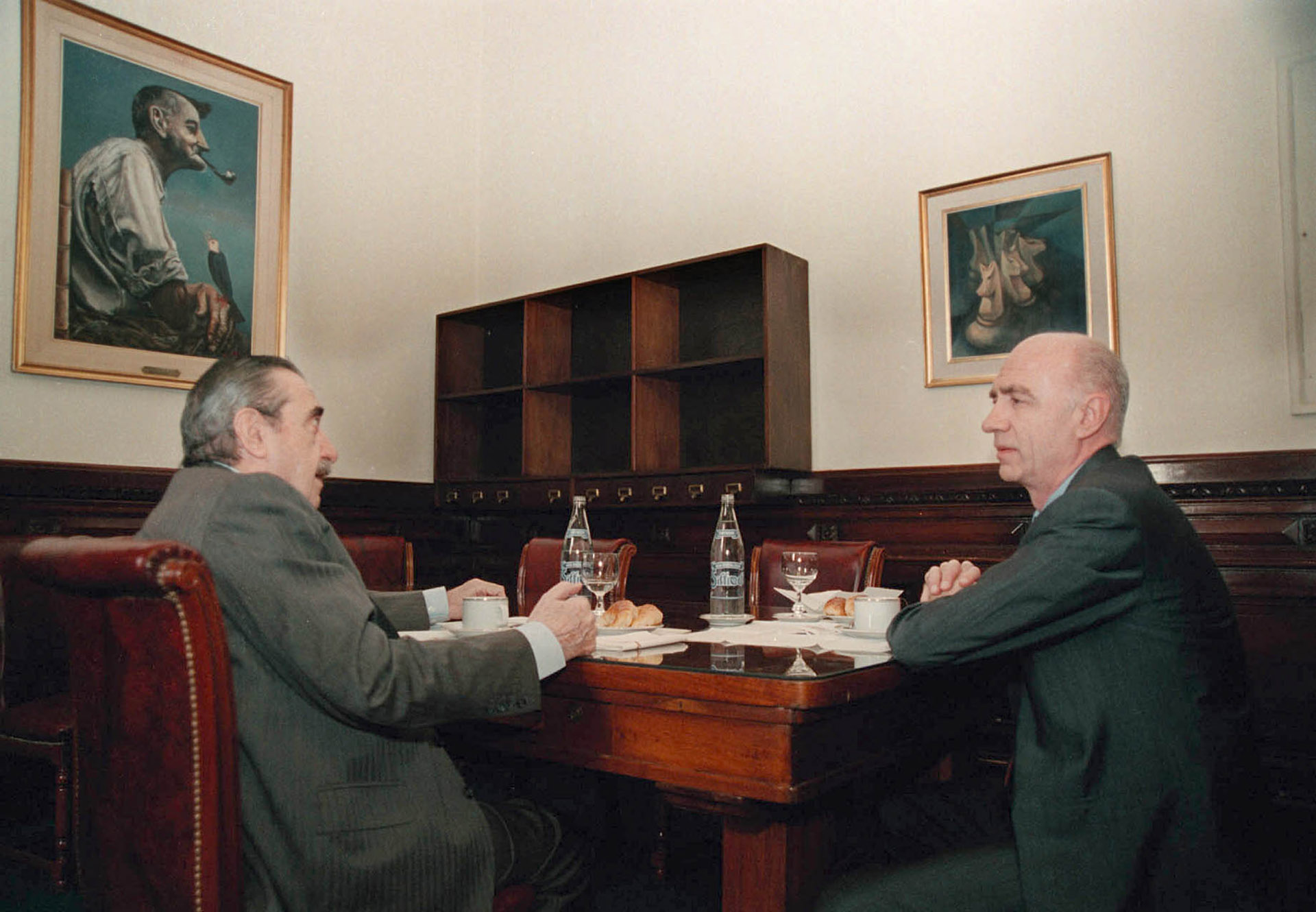 Junto a Eduardo Bauzá, el jefe de Gabinete de Carlos Menem, reunidos en el Congreso Nacional