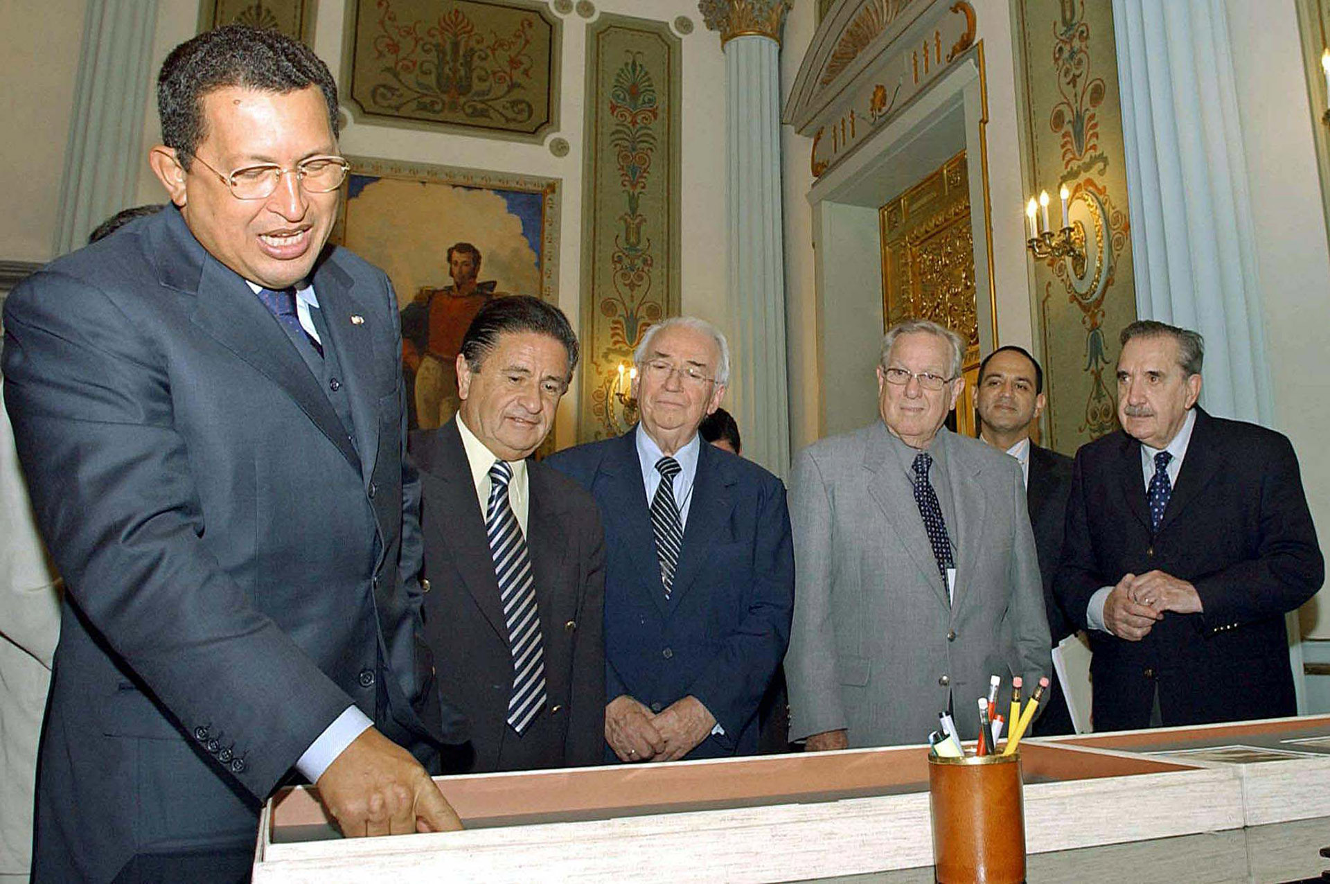 En el palacio presidencial de Miraflores, en la ciudad de Caracas, el 14 de agosto de 2004