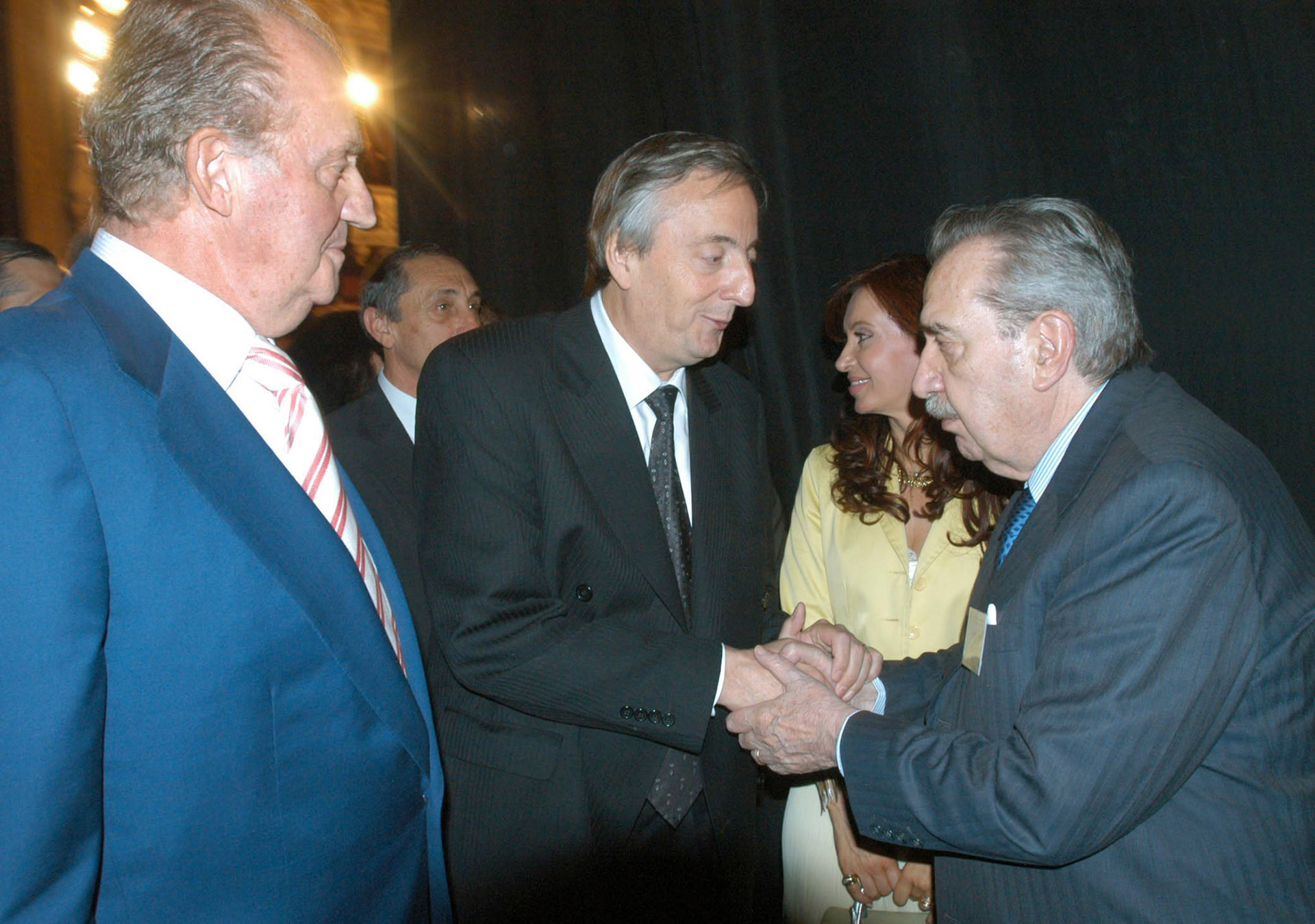 Durante el Congreso de la Lengua, que se llevó adelante en Rosario en 2004, junto al entonces presidente Néstor Kirchner y el rey Juan Carlos de España