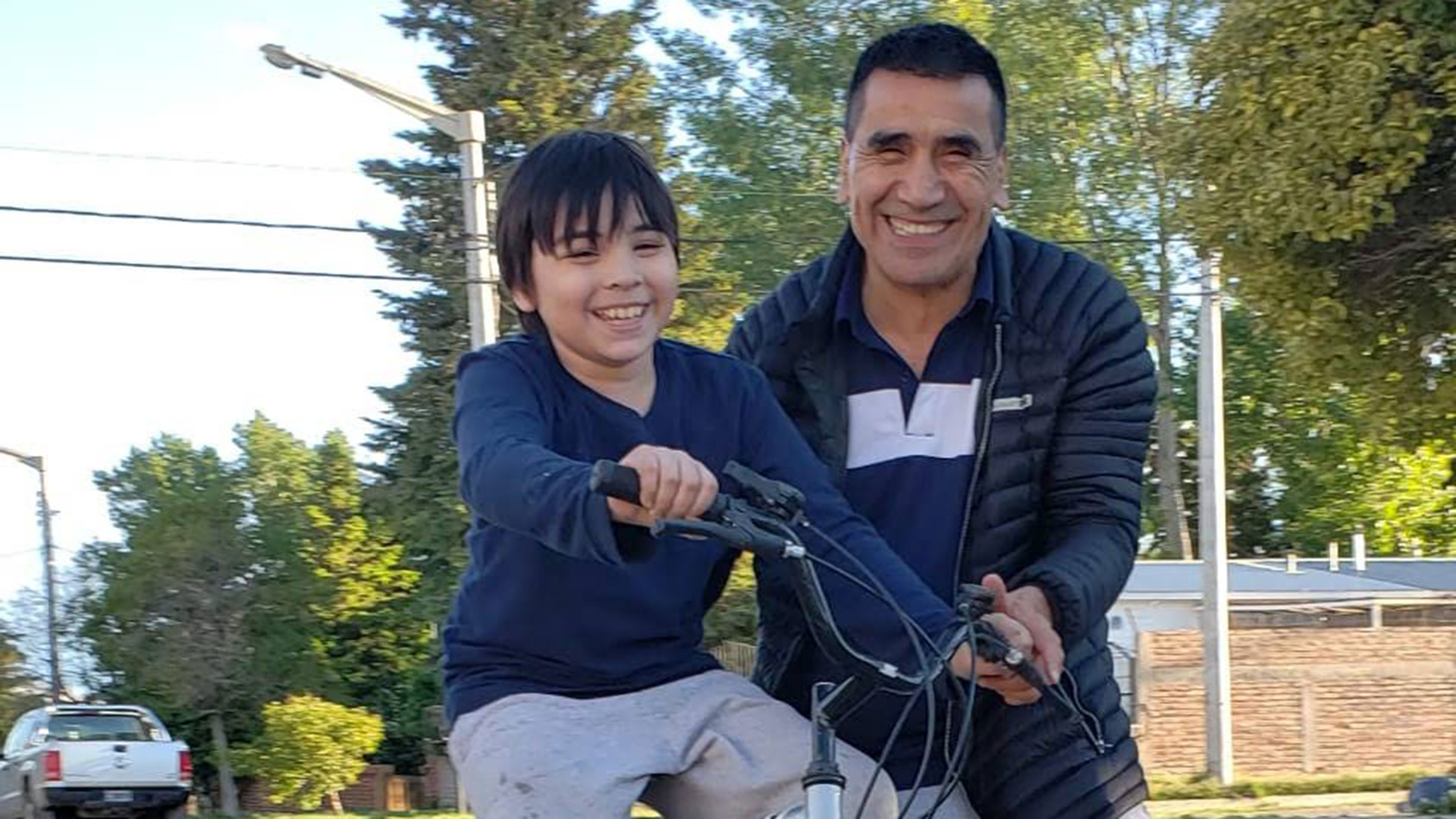Ramón Rioseco dice que mantendrá su rutina dominical inalterable y tras votar le dedicará tiempo a su hijo León