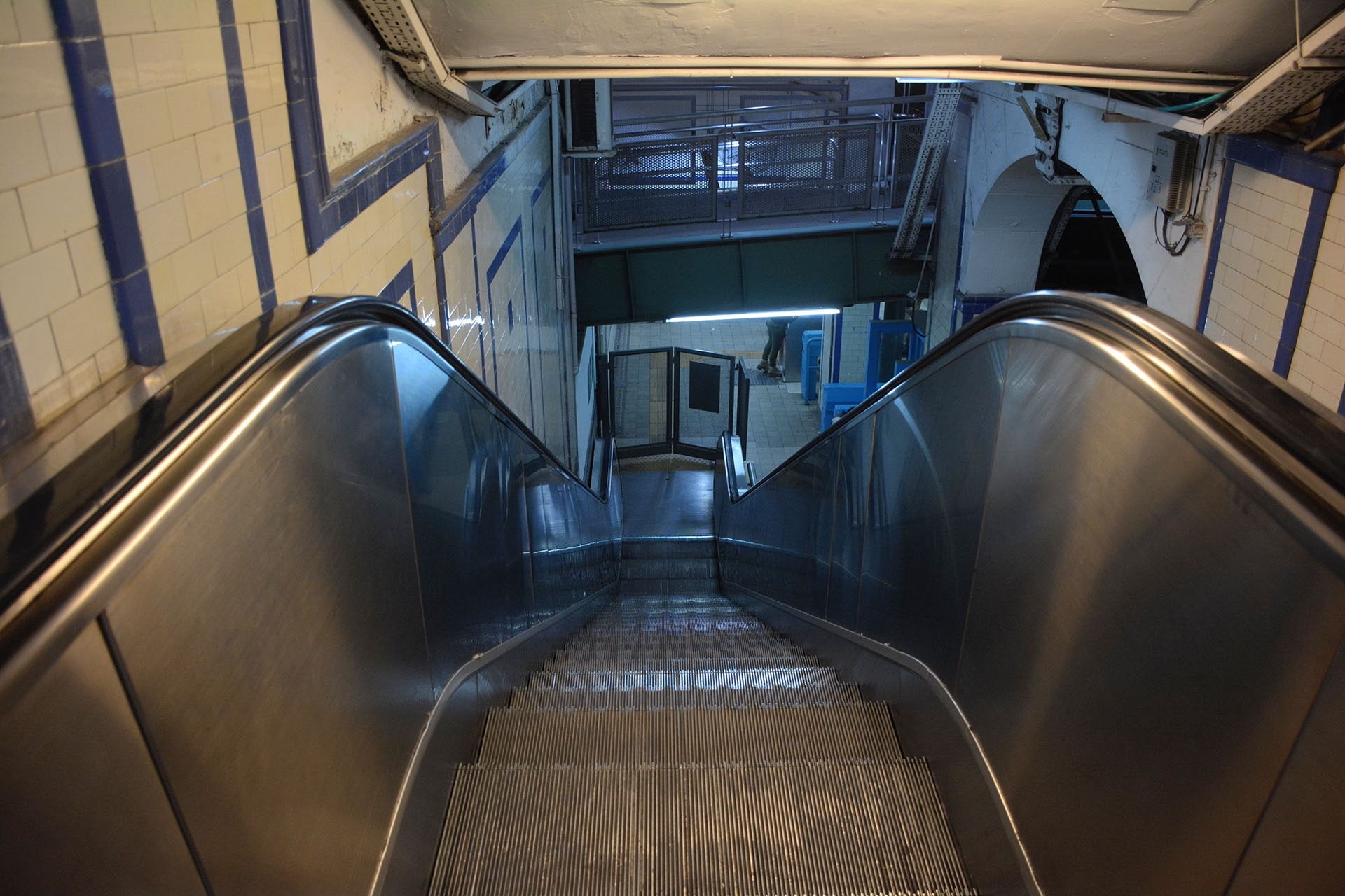 Escalera fuera de servicio (Franco Fafasuli)