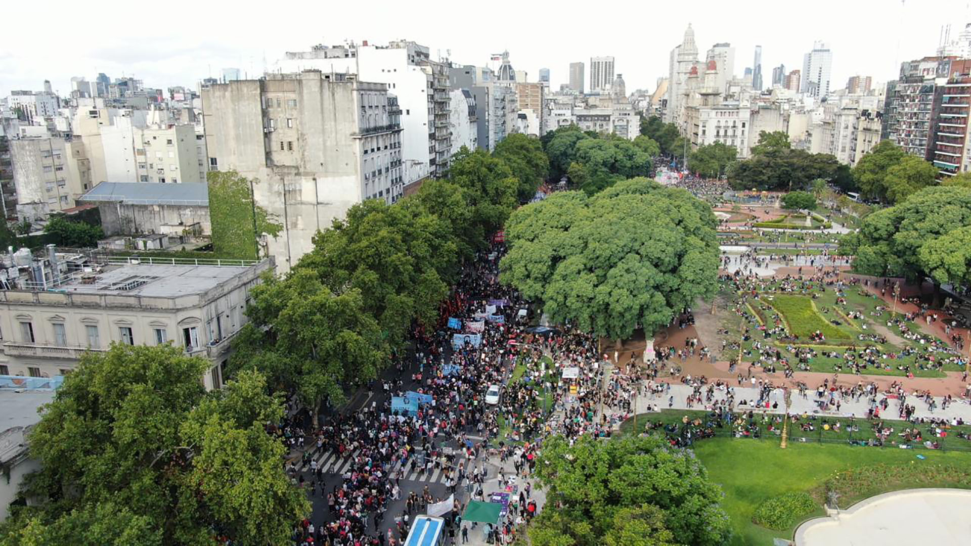 La marcha comenzó en la Plaza de los dos Congresos para culminar frente a la Casa Rosada (Thomas Khazki)