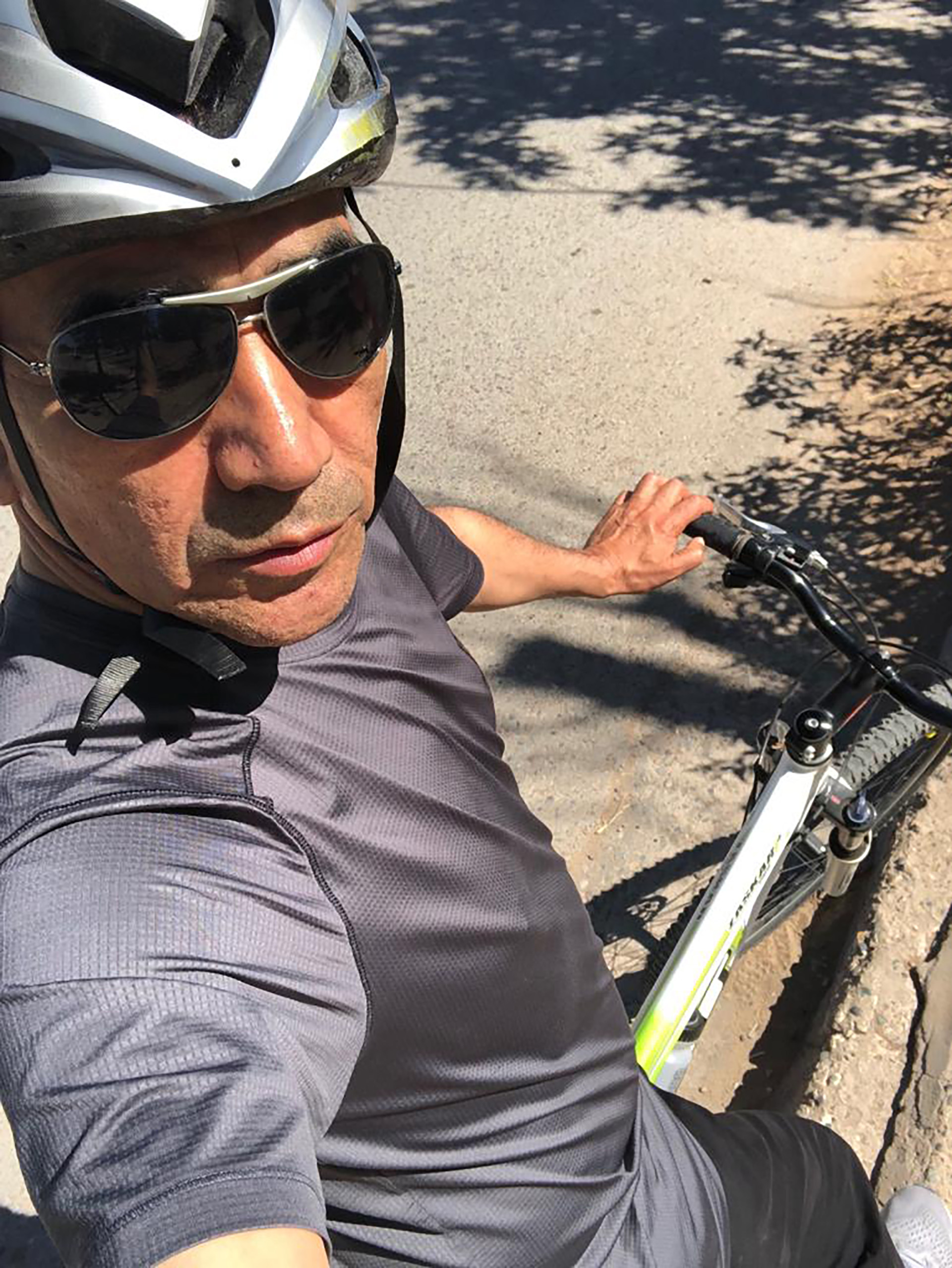 Ramon Rioseco ayer en Cutral-Có; hoy viajó a Buenos Aires para monitorear la proyección de votos de los indecisos