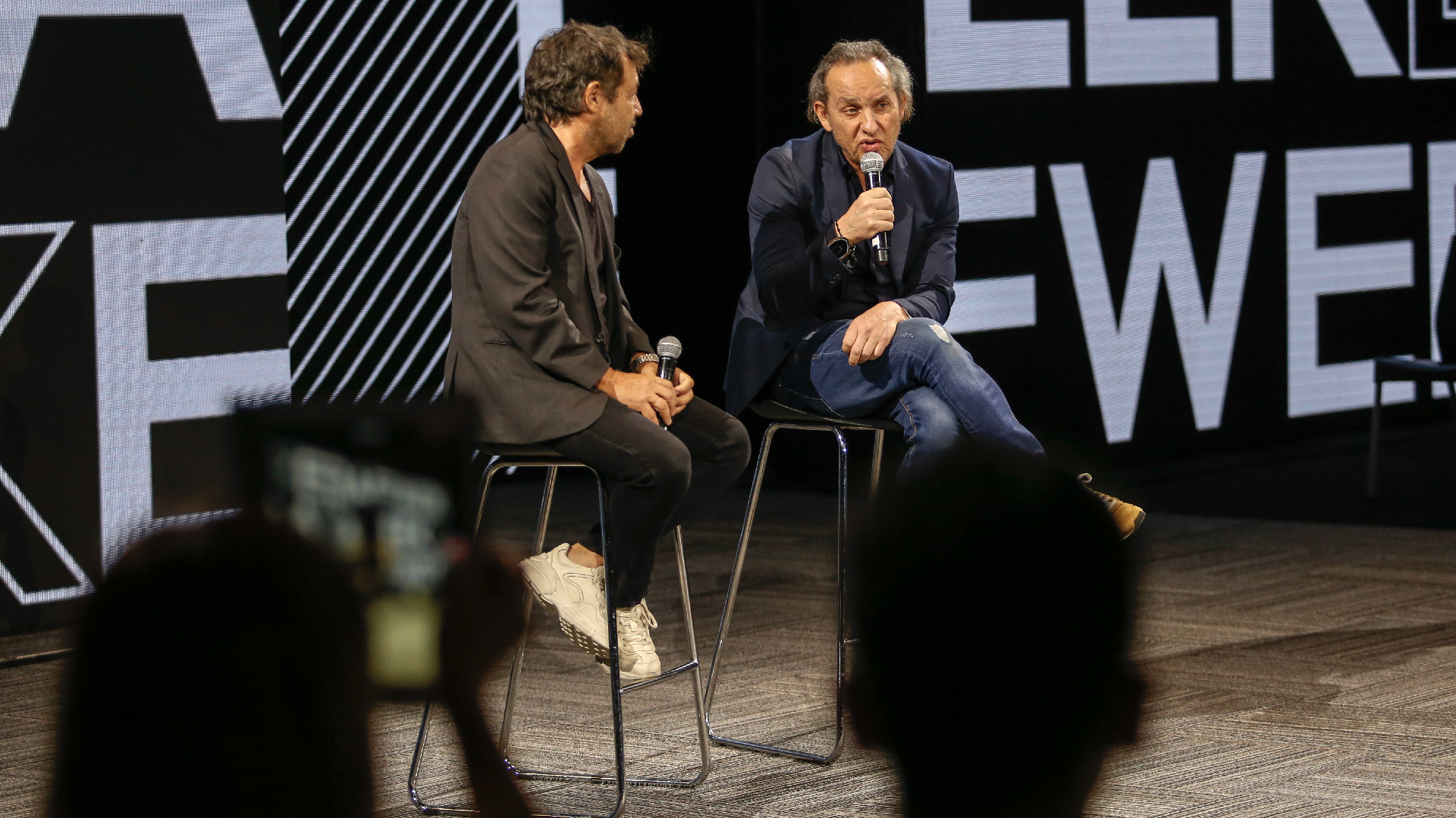 A sala llena brindaron una charla de moda en donde no faltó nada y todos escucharon atentamente la historia del diseñador español