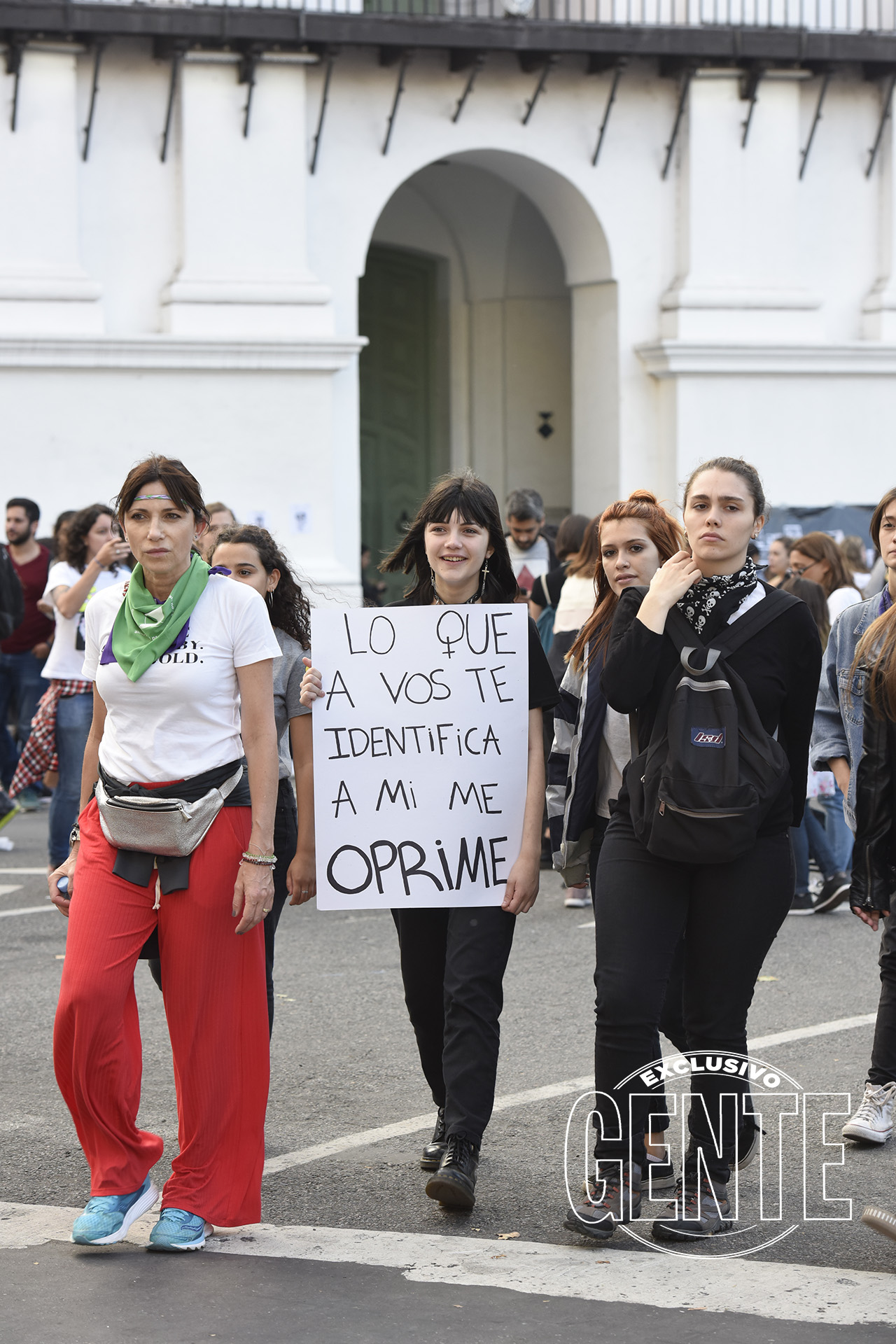 Paso a paso por la Catedral porteña: “Lo que a vos te identifica, a mí me oprime”.