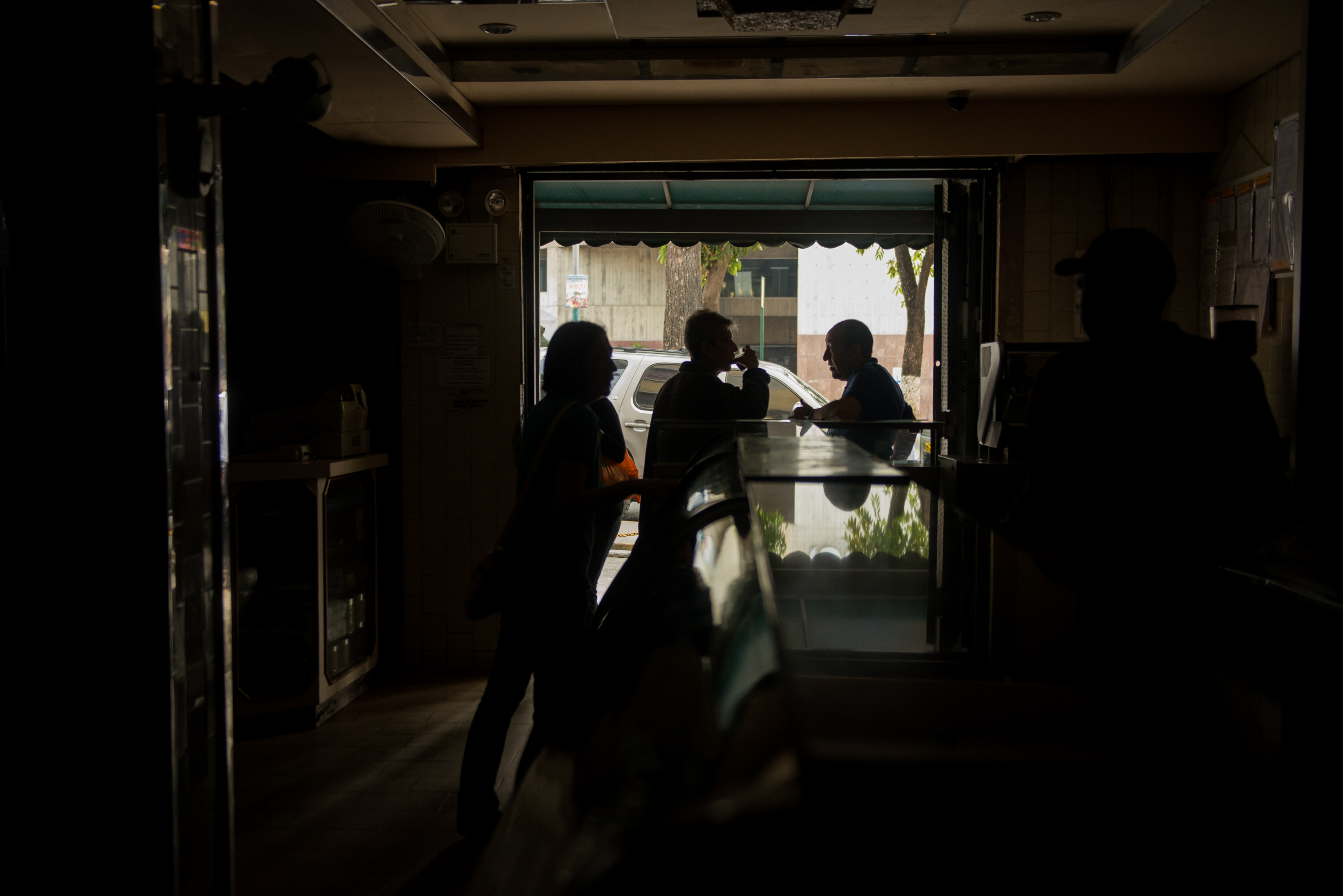 Apagón en Caracas. (Meridith Kohut/The New York Times)