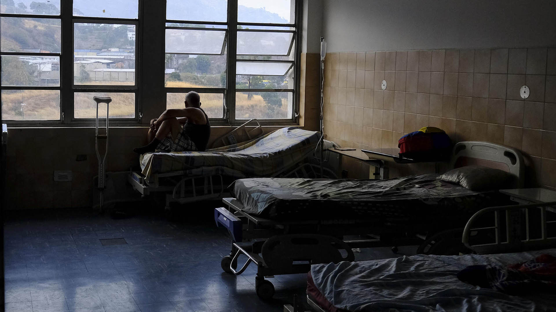 Más de 10.000 pacientes están en riesgo por el apagón en Venezuela, según la ONG Codevida (AFP)