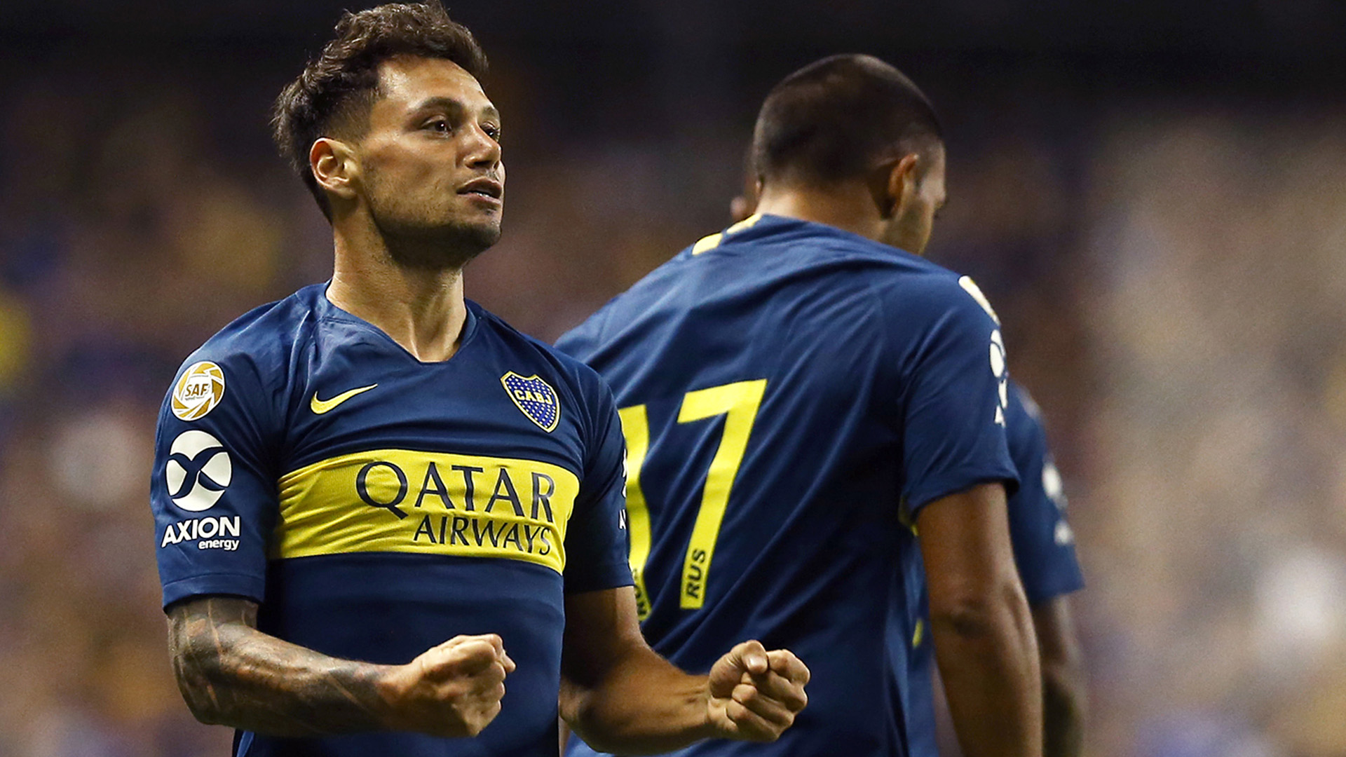 Mauro Zárate festeja el primer gol de Boca frente a San Lorenzo, el sábado en La Bombonera.