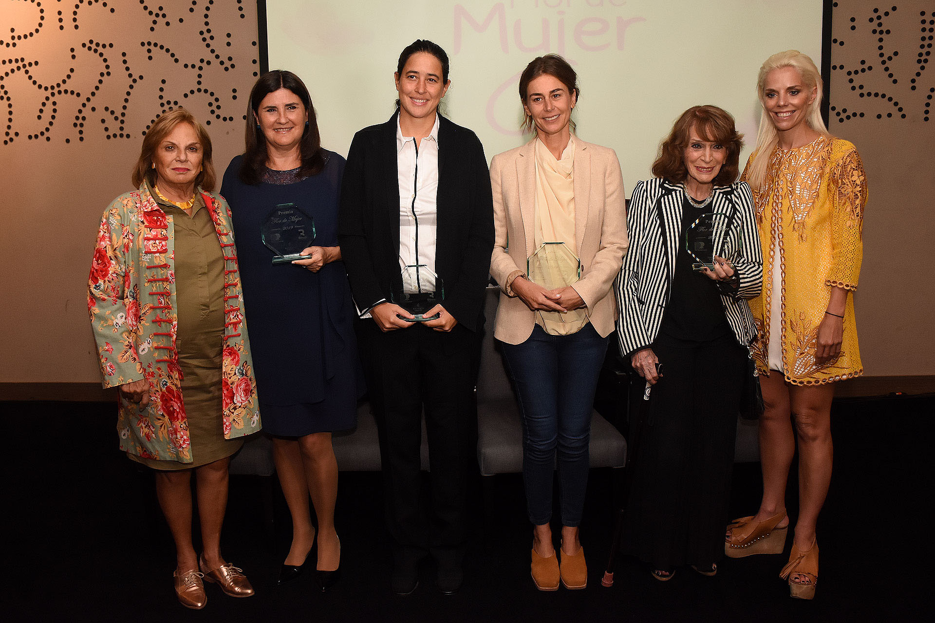 La fundación Dr. Enrique Rossi entregó por sexta vez los Premios Flor de Mujer 2o19. (De izq a derecha) Eugenia Rossi -presidente fundación Rossi -Paula Torres-periodista-; Alexia Rattazzi -psiquiatra infantil- ; Azul García Uriburu -arquitecta-; Magdalena Ruiz Guiñazú-periodista y Agustina Rossi-directora de fundación Rossi.