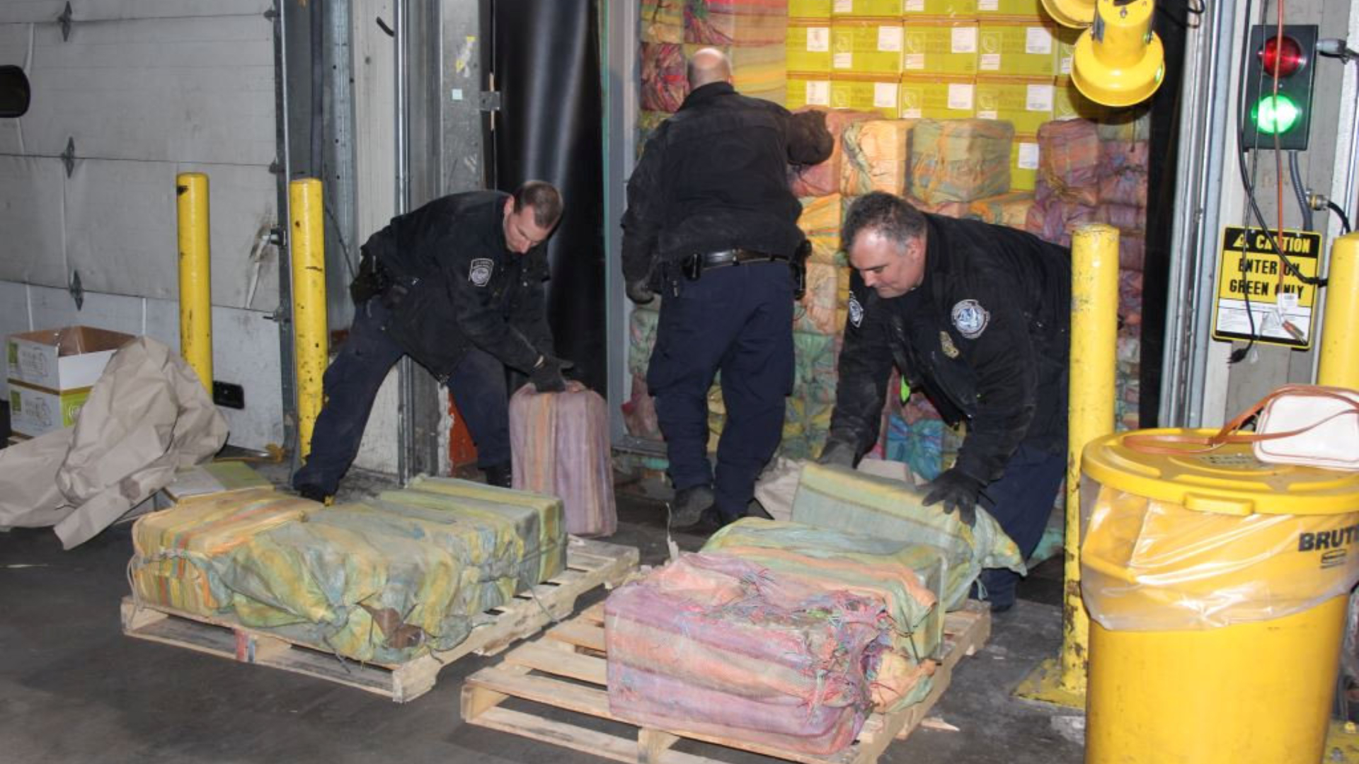 Este fue el contenedor con 3.200 libras de cocaína encontrado por la DEA en el puerto de Nueva York.