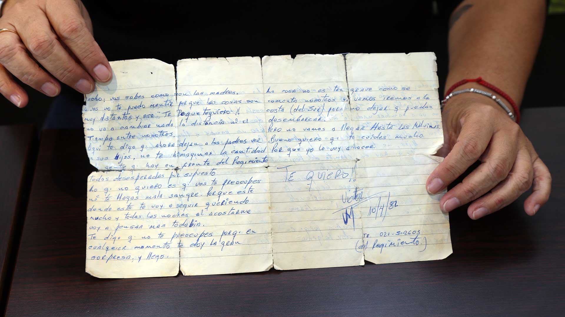 La única carta que Mabel Godoy recibió de Víctor Rodríguez, desde La Plata, antes de partir hacia las Islas. Foto: Giovanni Sacchetto/DEF.