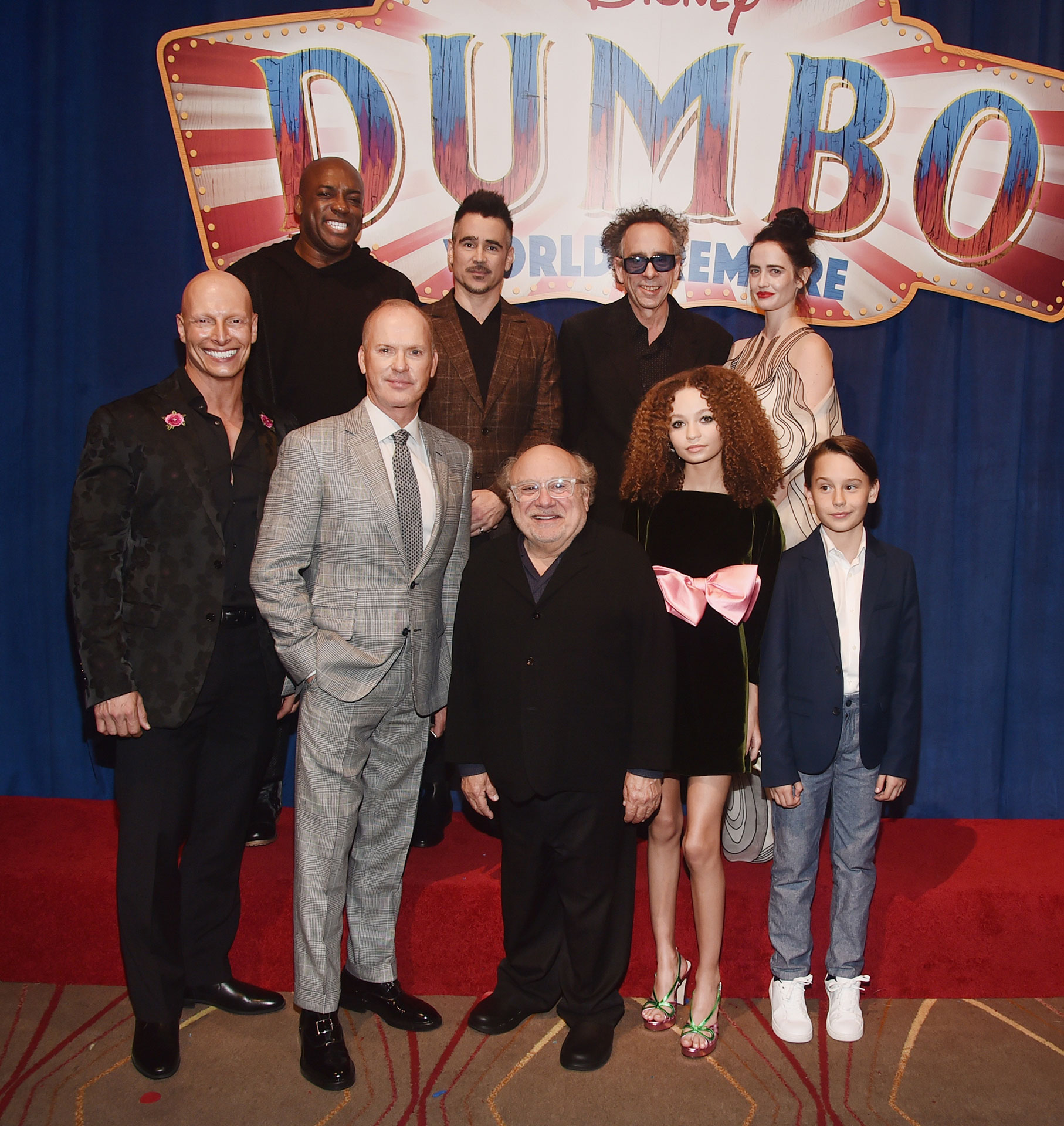 El elenco completo.